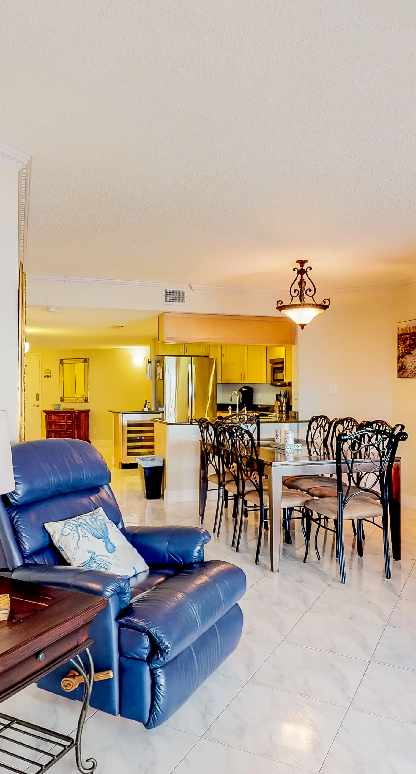 Sunny beachfront condo with pool access to beach attractions