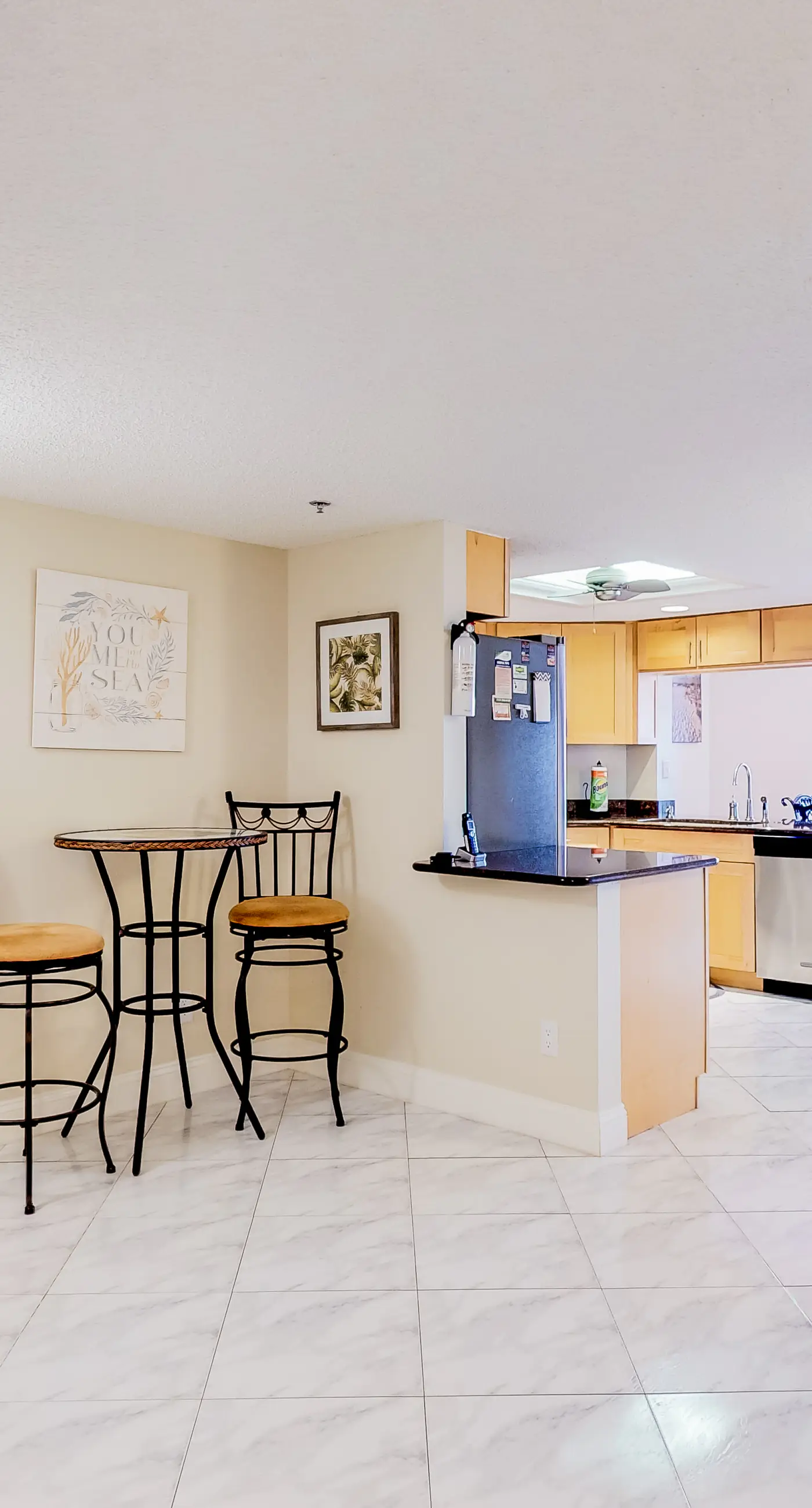 Sunny beachfront condo with pool access to beach attractions