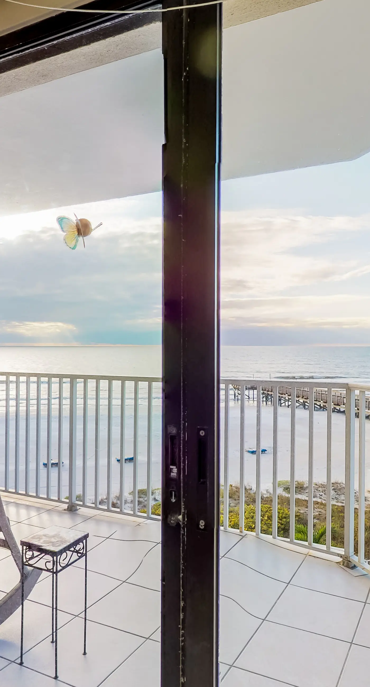 Sunny beachfront condo with pool access to beach attractions