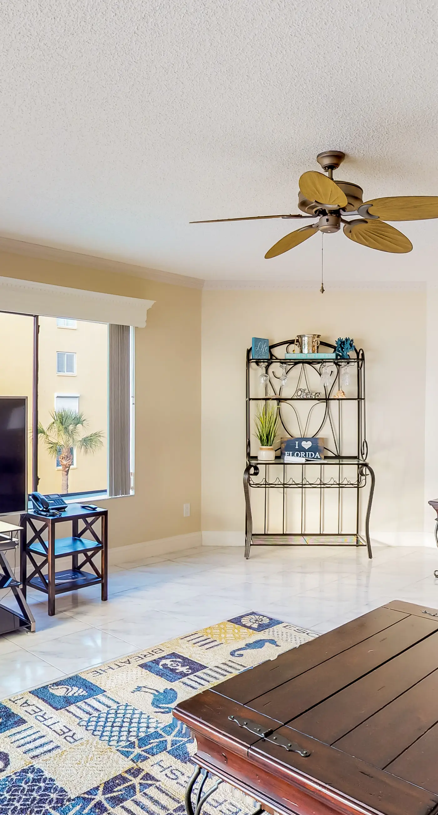 Sunny beachfront condo with pool access to beach attractions