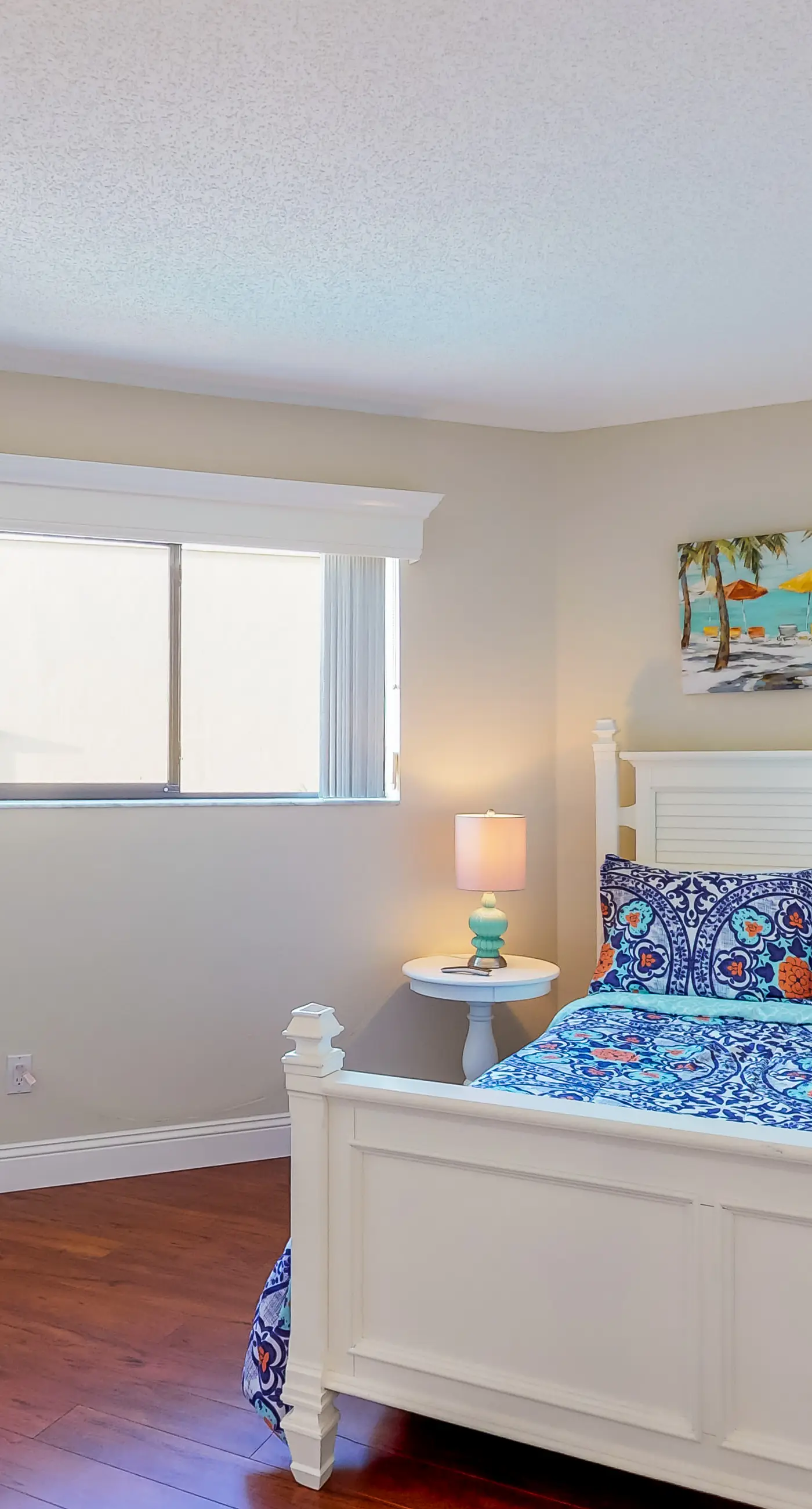 Sunny beachfront condo with pool access to beach attractions
