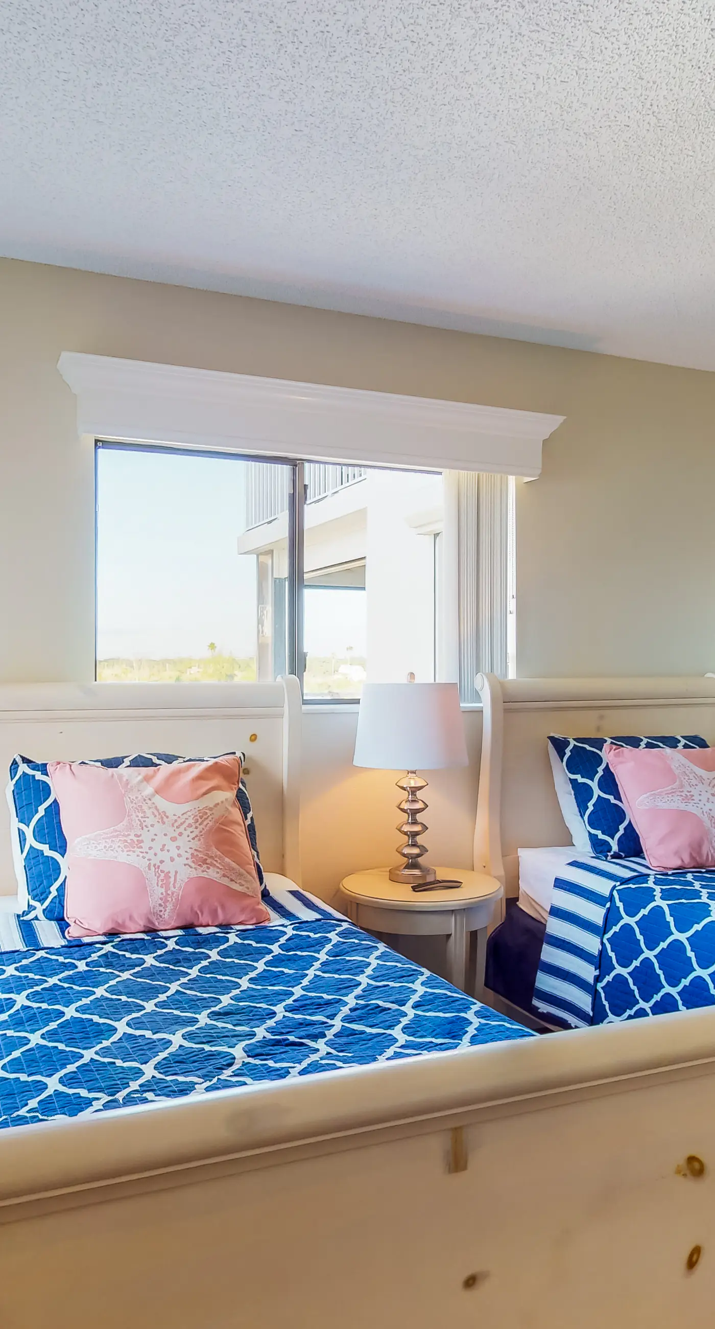 Sunny beachfront condo with pool access to beach attractions