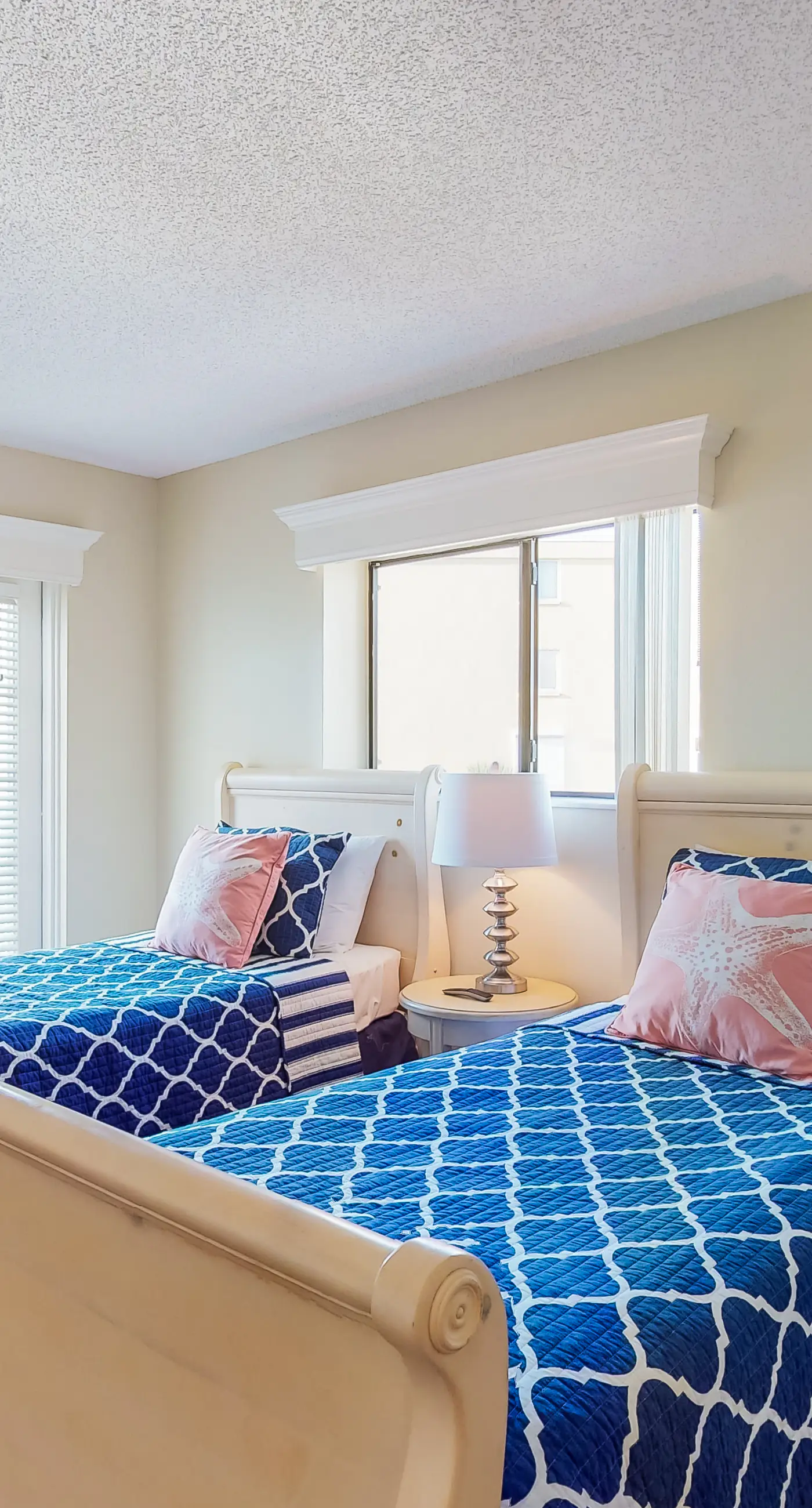 Sunny beachfront condo with pool access to beach attractions