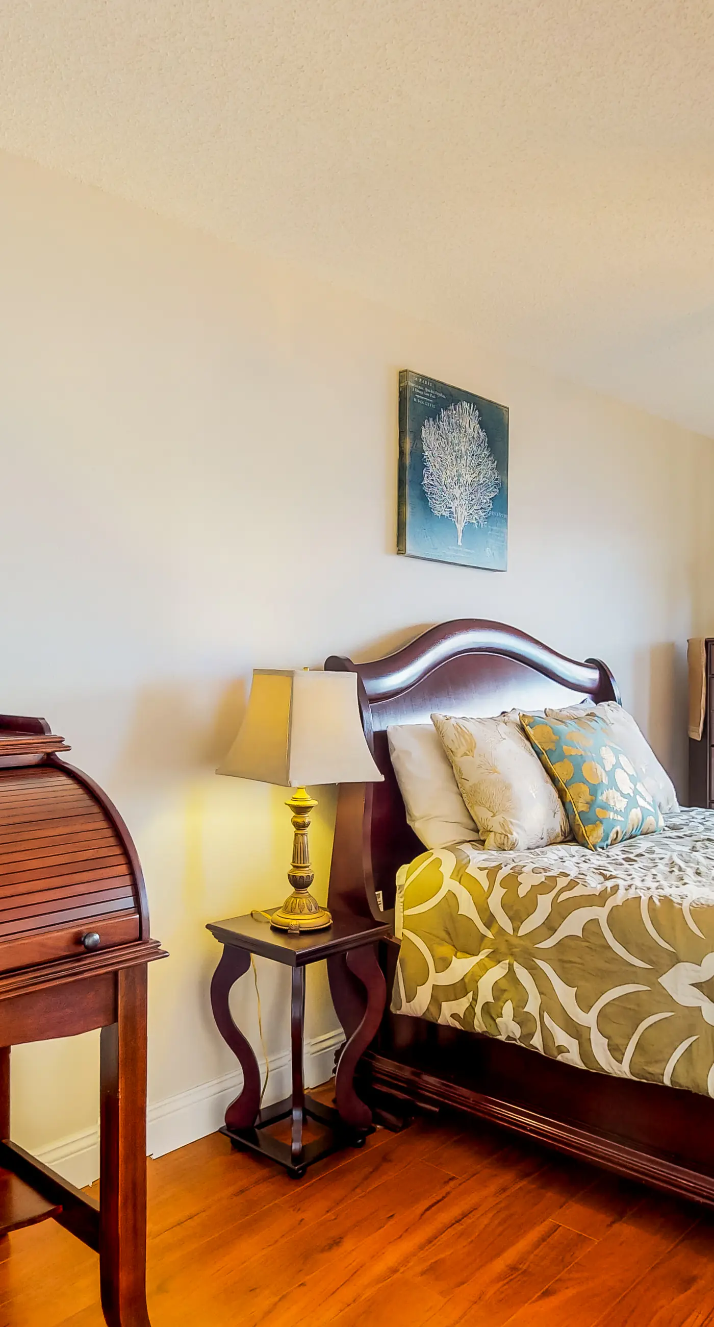 Sunny beachfront condo with pool access to beach attractions