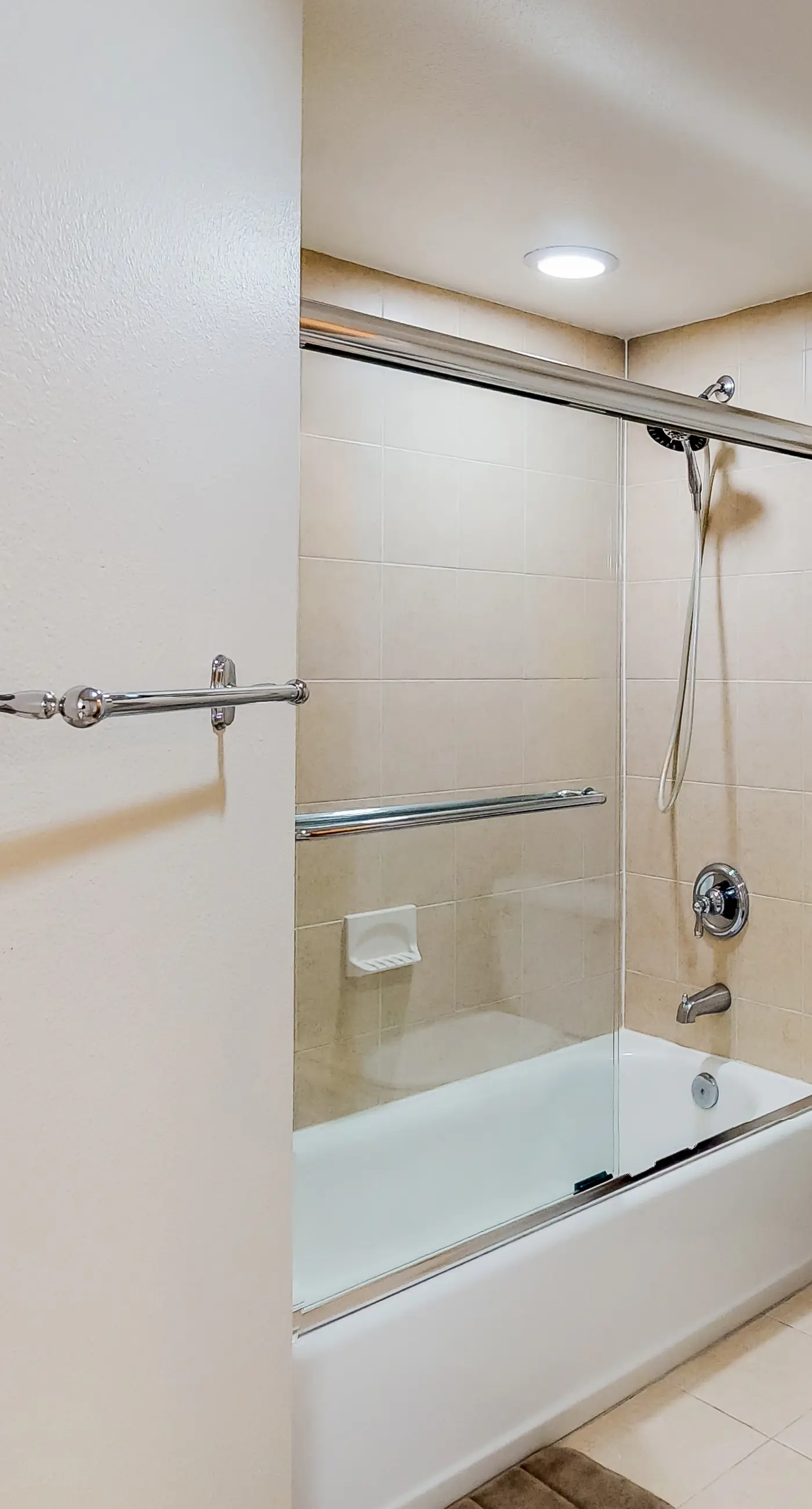 Sunny beachfront condo with pool access to beach attractions