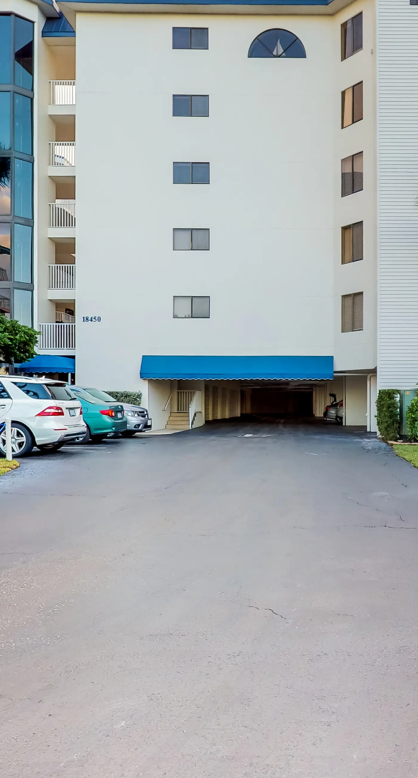 Sunny beachfront condo with pool access to beach attractions