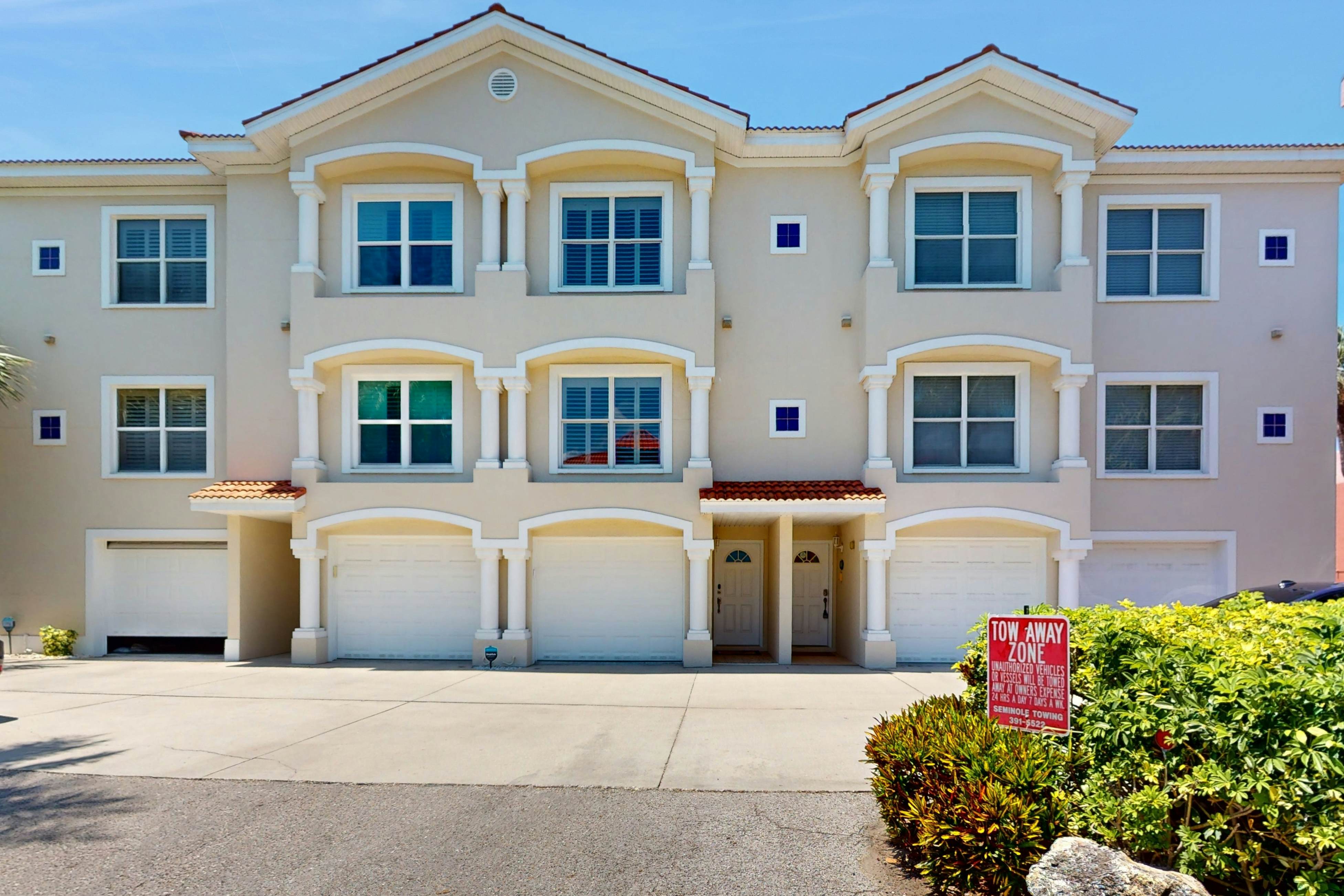 Gulf-front townhome right on the beach with pool & balcony - snowbird-friendly