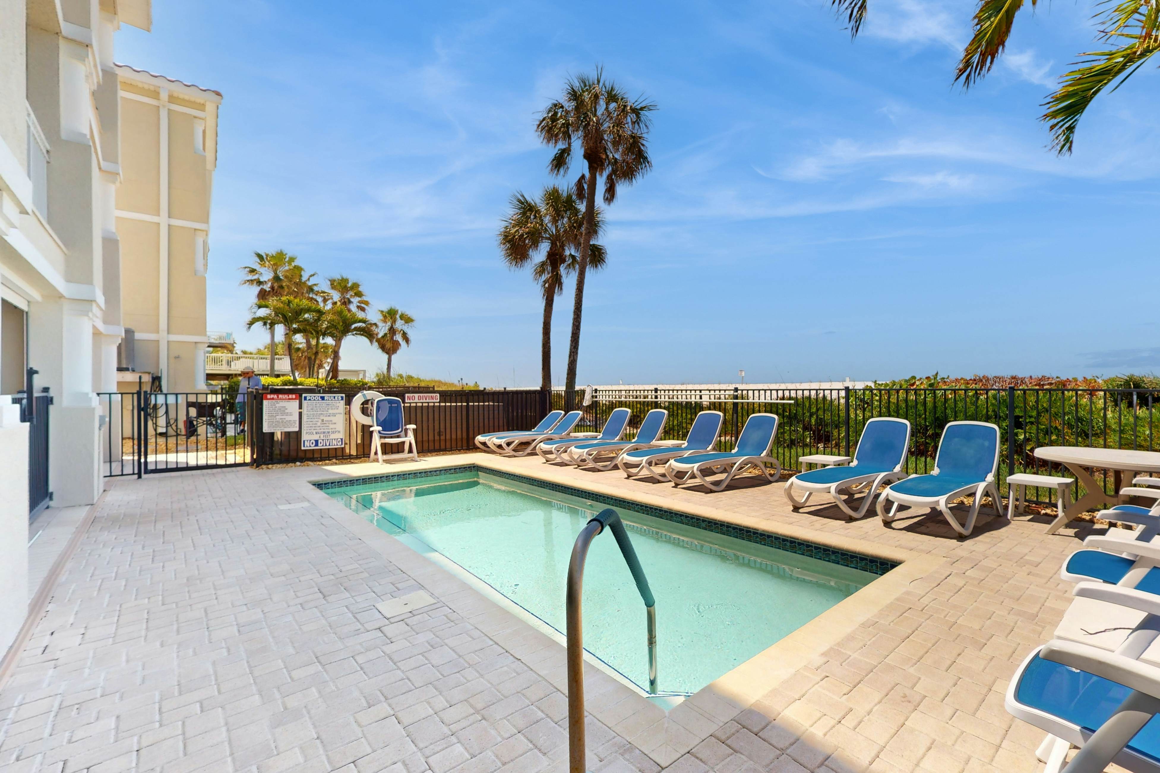 Gulf-front townhome right on the beach with pool & balcony - snowbird-friendly