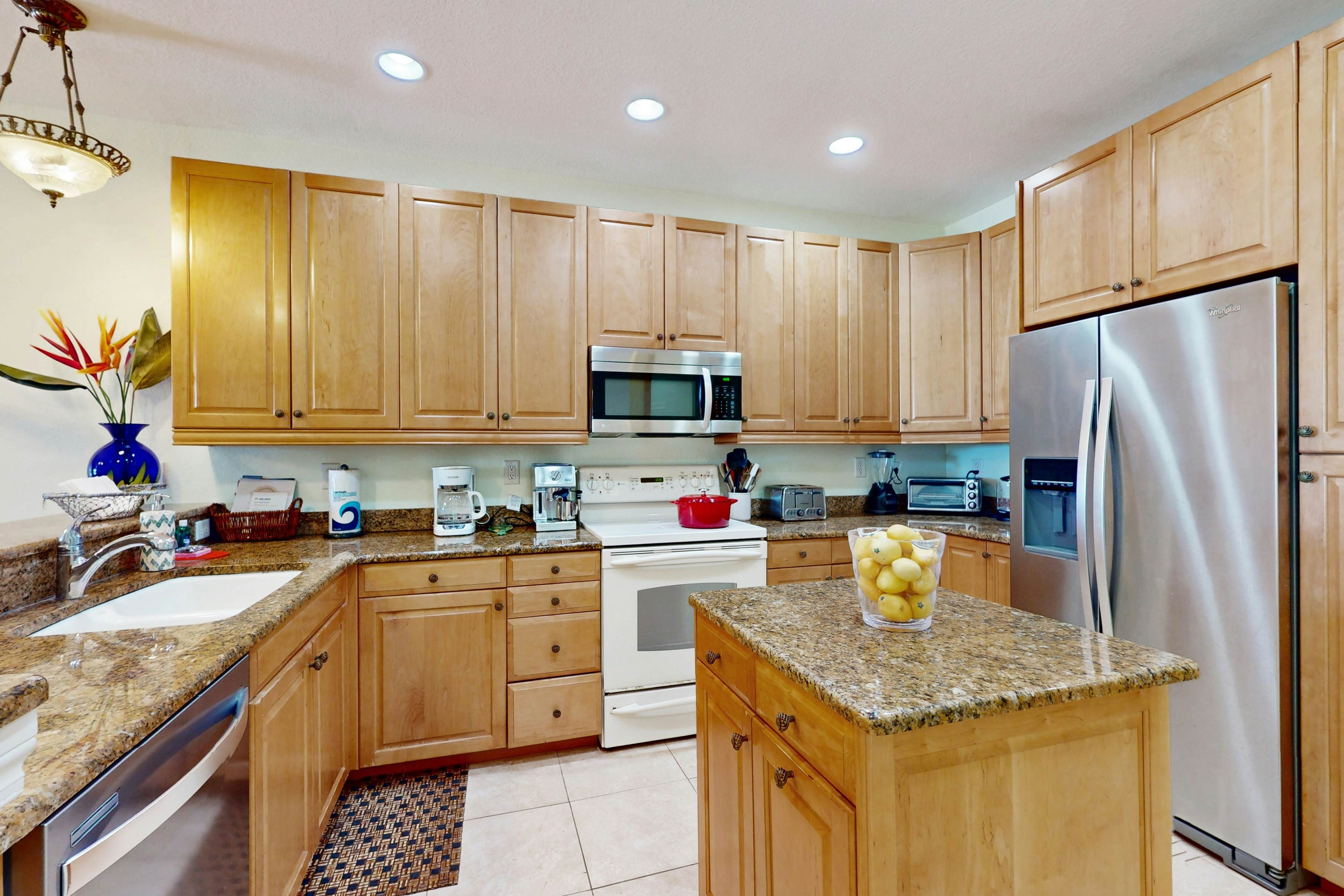 Gulf-front townhome right on the beach with pool & balcony - snowbird-friendly