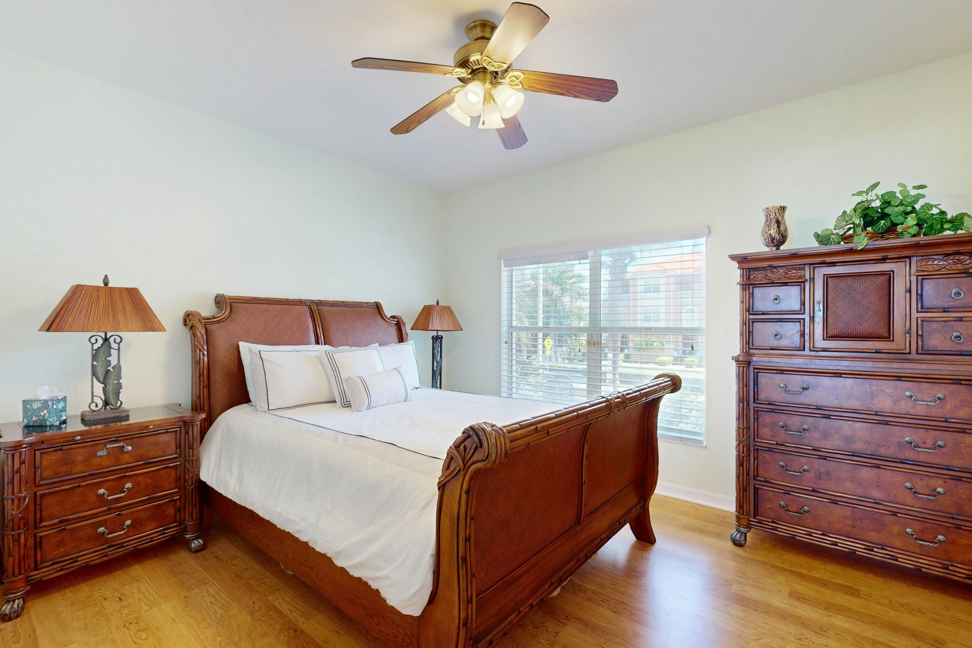 Gulf-front townhome right on the beach with pool & balcony - snowbird-friendly