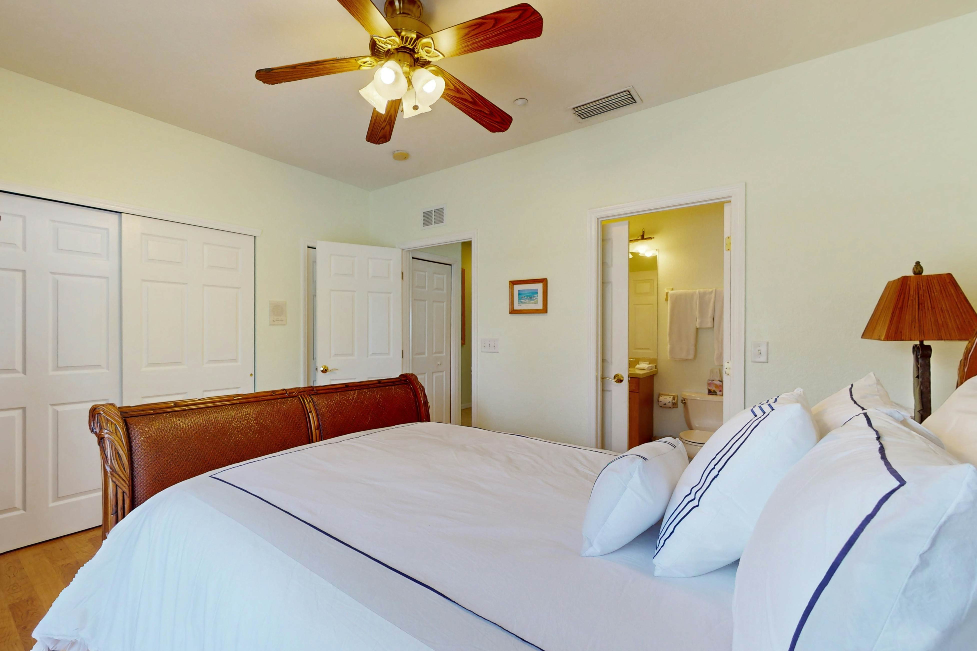 Gulf-front townhome right on the beach with pool & balcony - snowbird-friendly