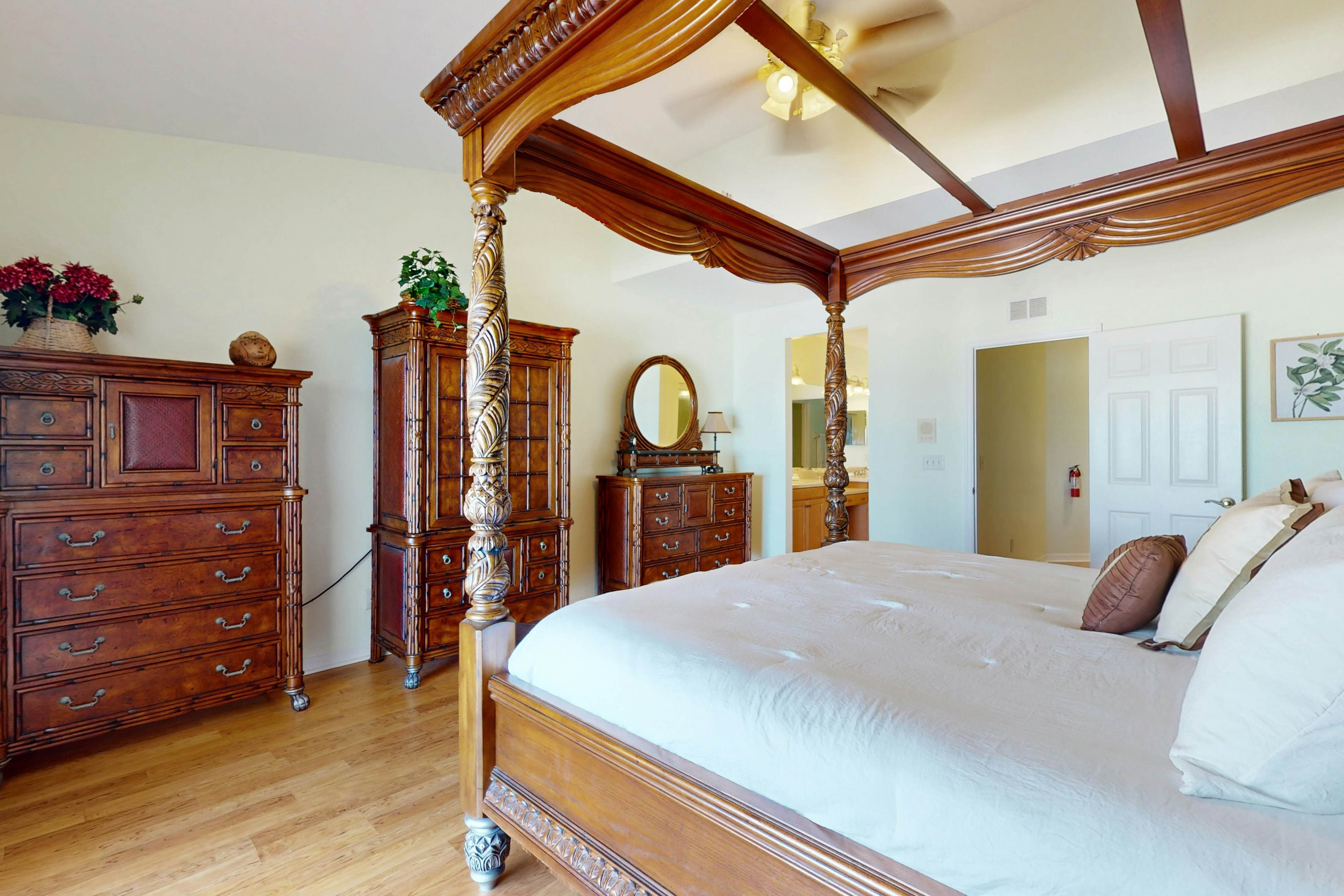 Gulf-front townhome right on the beach with pool & balcony - snowbird-friendly