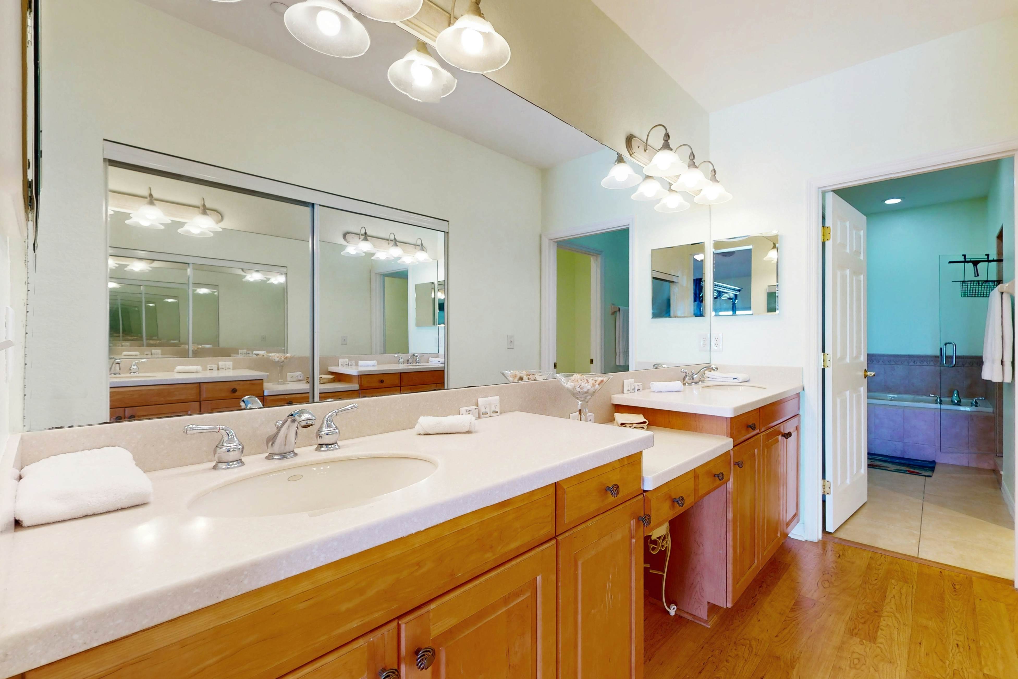 Gulf-front townhome right on the beach with pool & balcony - snowbird-friendly