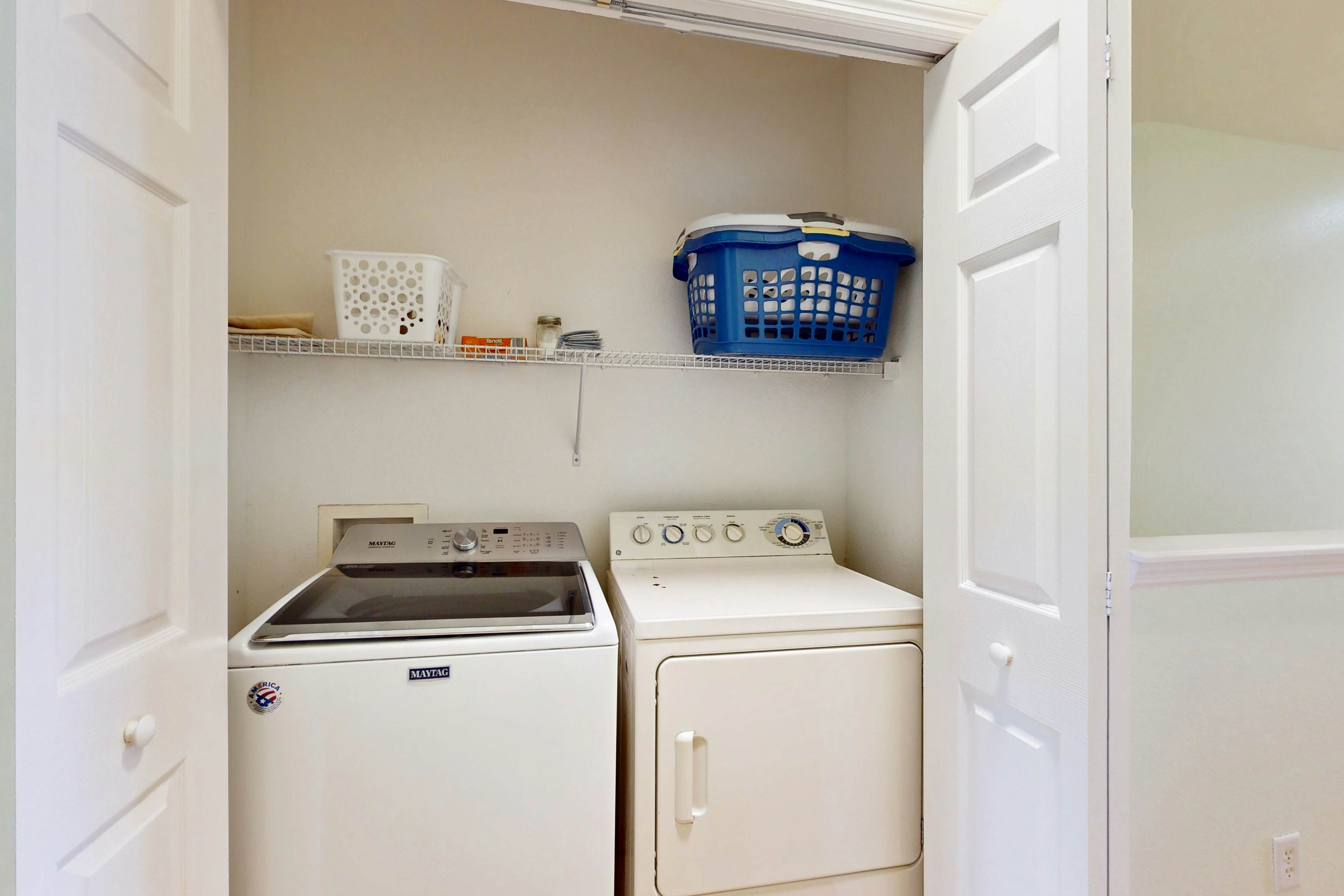 Gulf-front townhome right on the beach with pool & balcony - snowbird-friendly