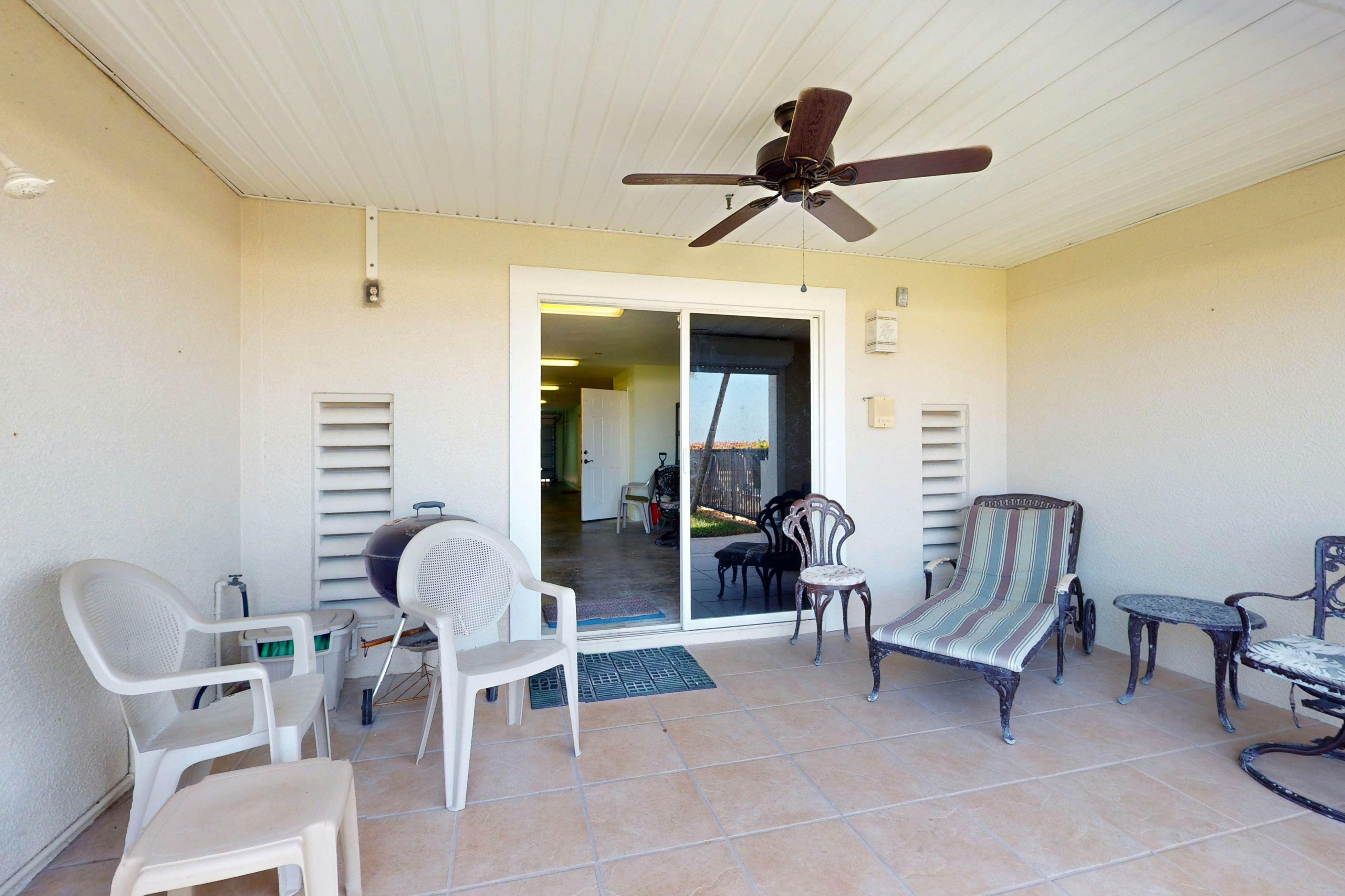 Gulf-front townhome right on the beach with pool & balcony - snowbird-friendly