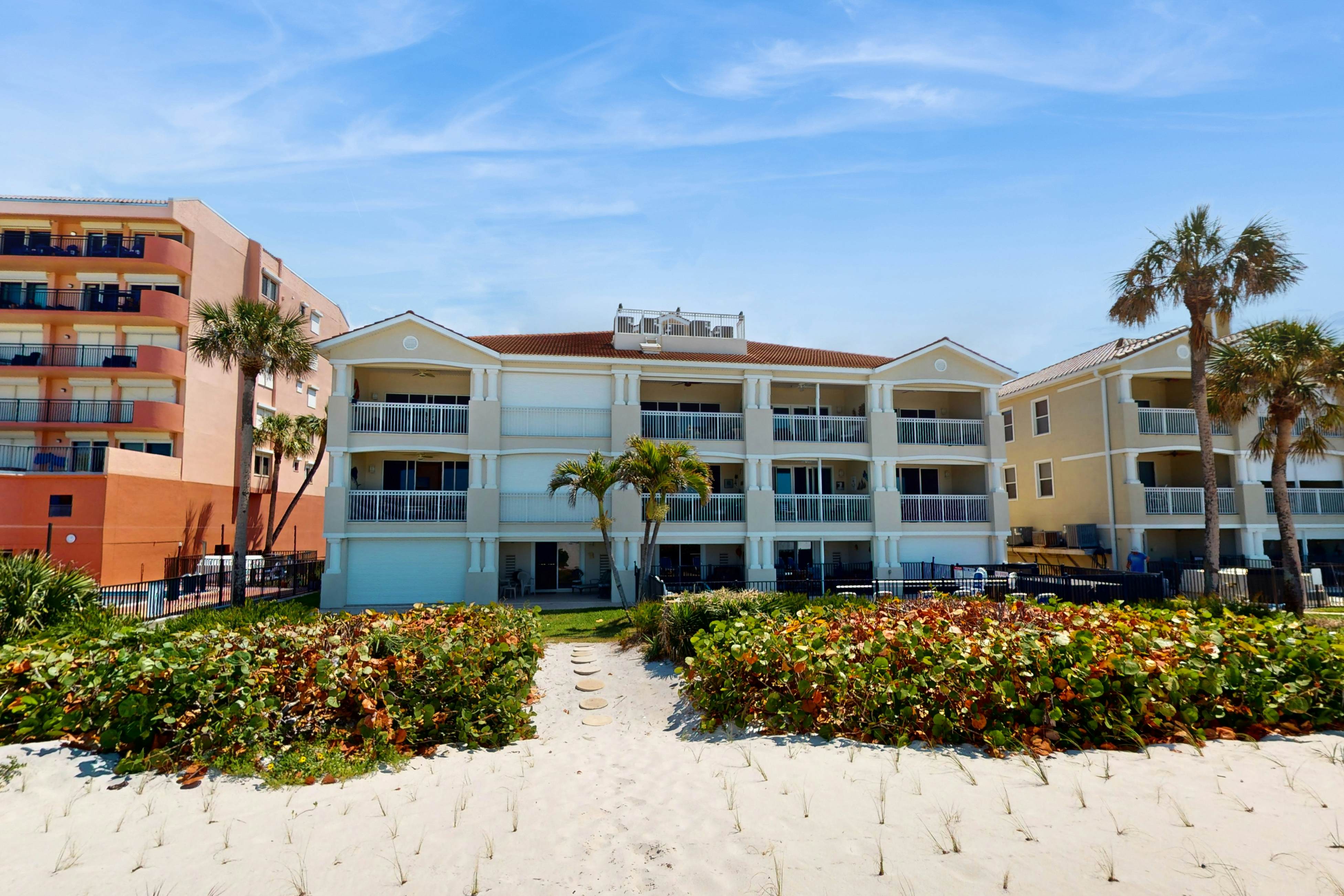 Gulf-front townhome right on the beach with pool & balcony - snowbird-friendly