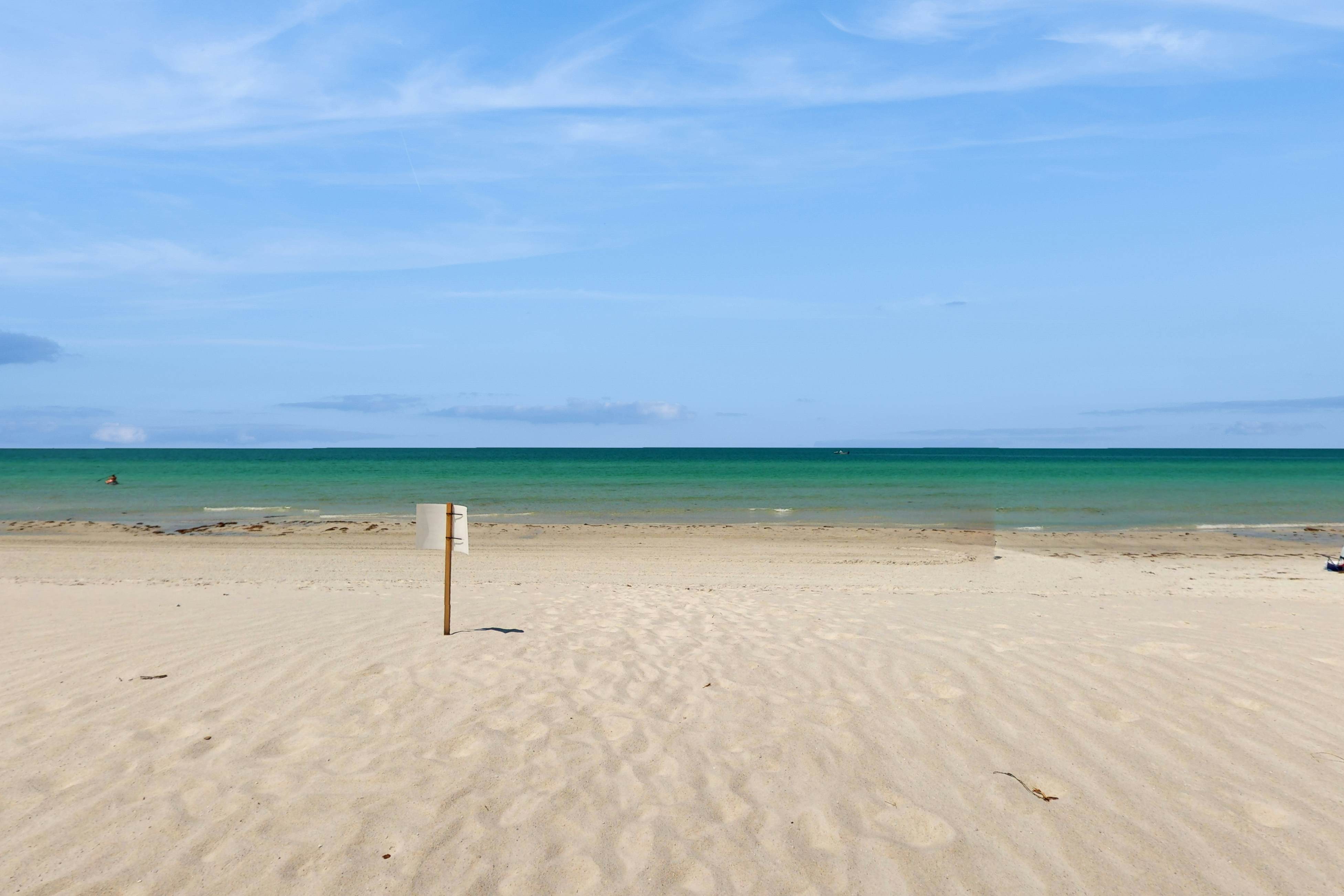 Gulf-front townhome right on the beach with pool & balcony - snowbird-friendly