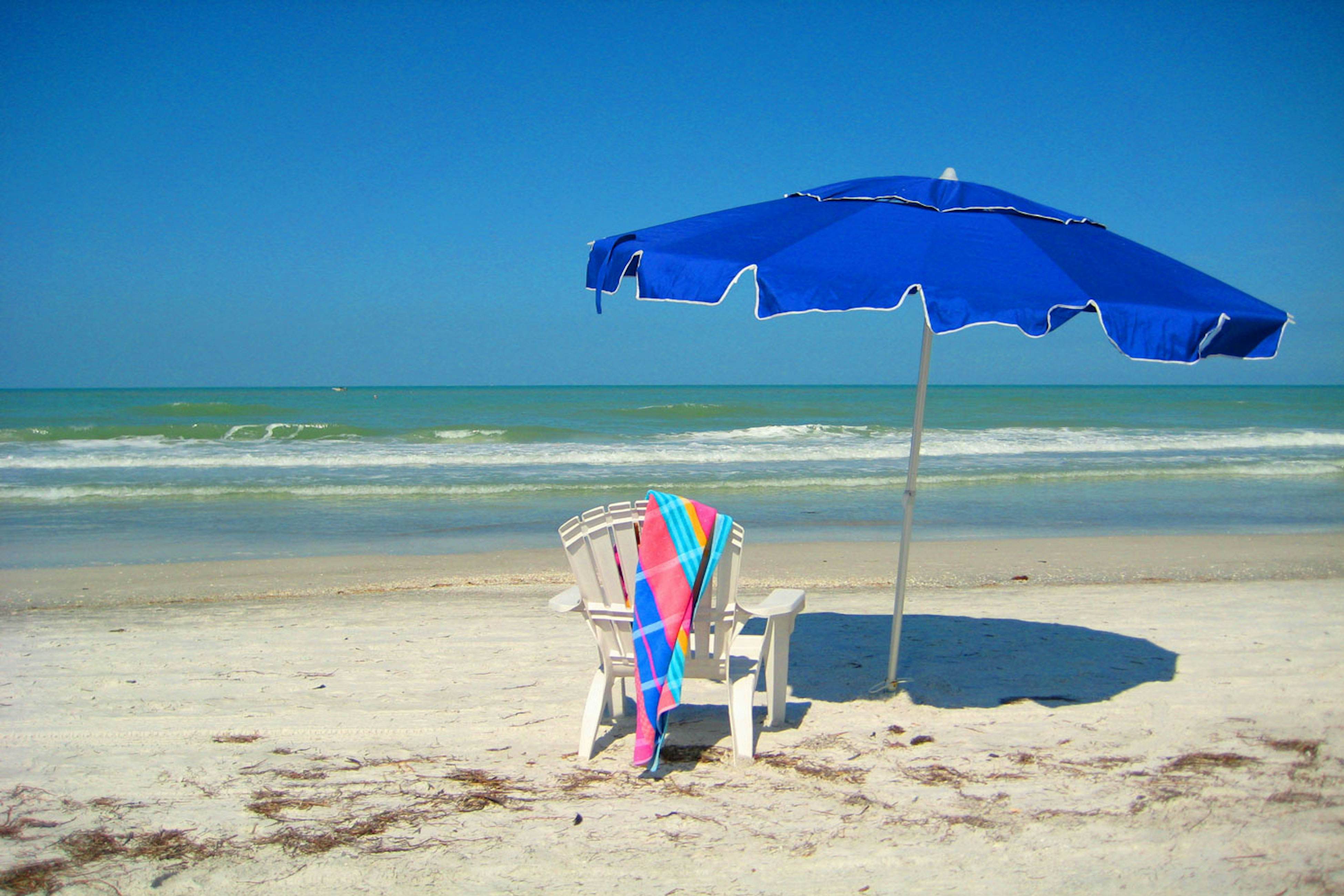 Gulf-front townhome right on the beach with pool & balcony - snowbird-friendly