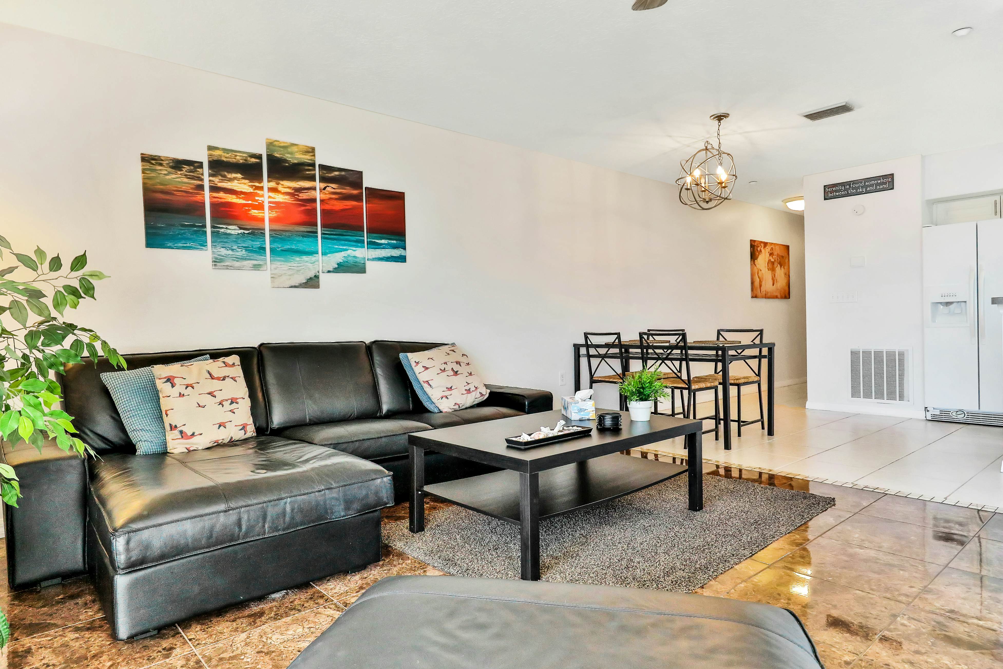 Waterfront condo with shared heated pool and splendid views - Dogs ok