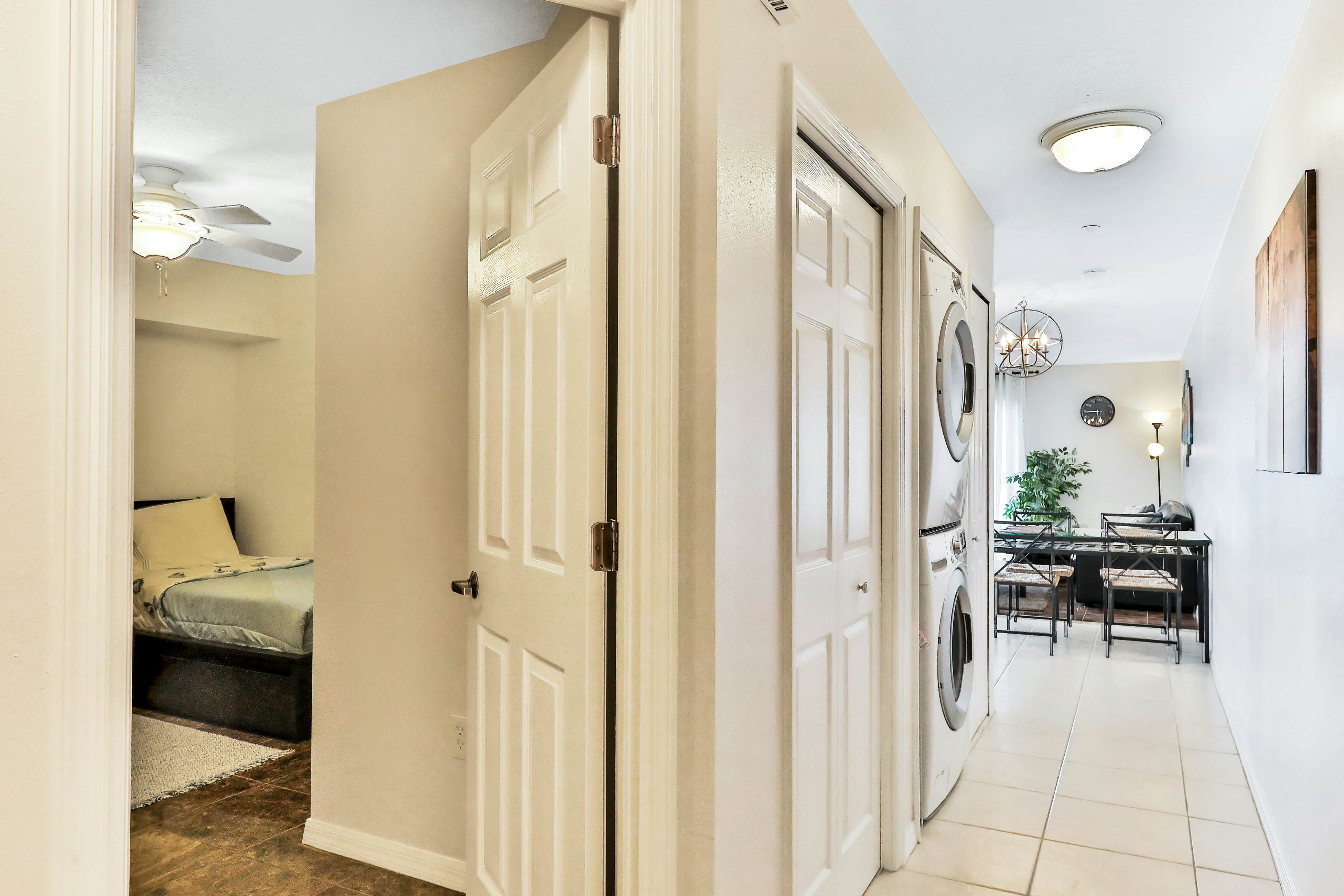 Waterfront condo with shared heated pool and splendid views - Dogs ok