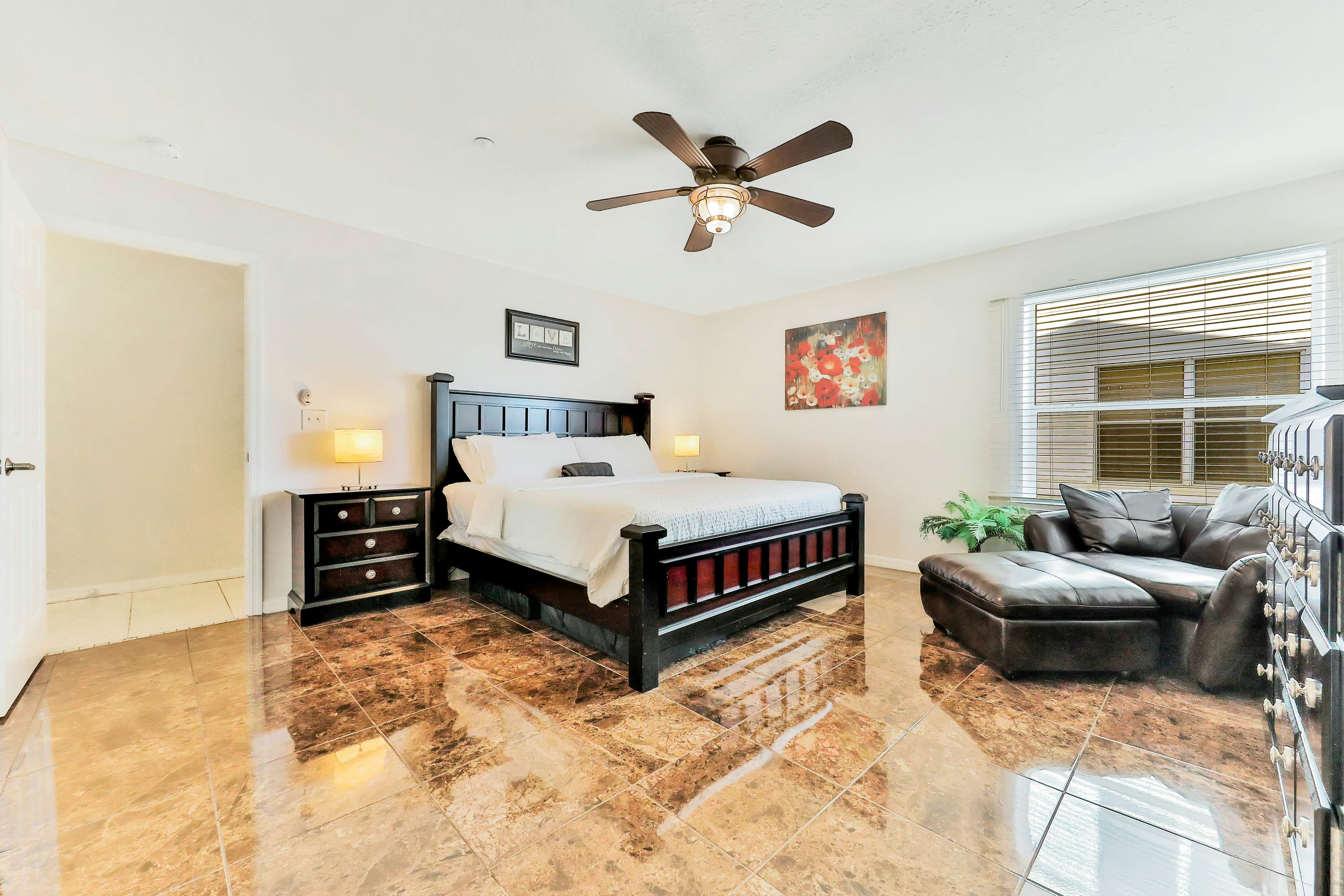 Waterfront condo with shared heated pool and splendid views - Dogs ok