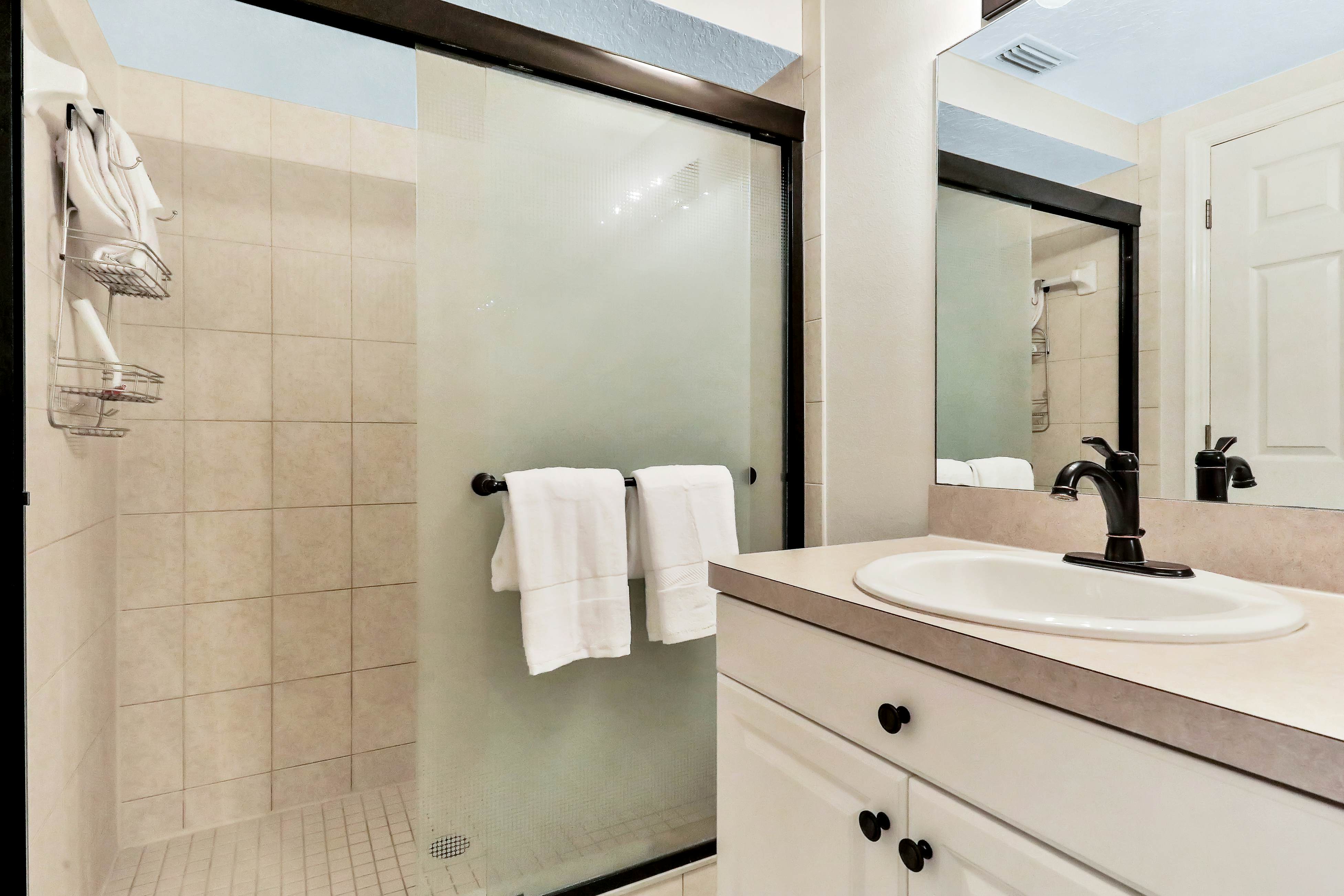 Waterfront condo with shared heated pool and splendid views - Dogs ok