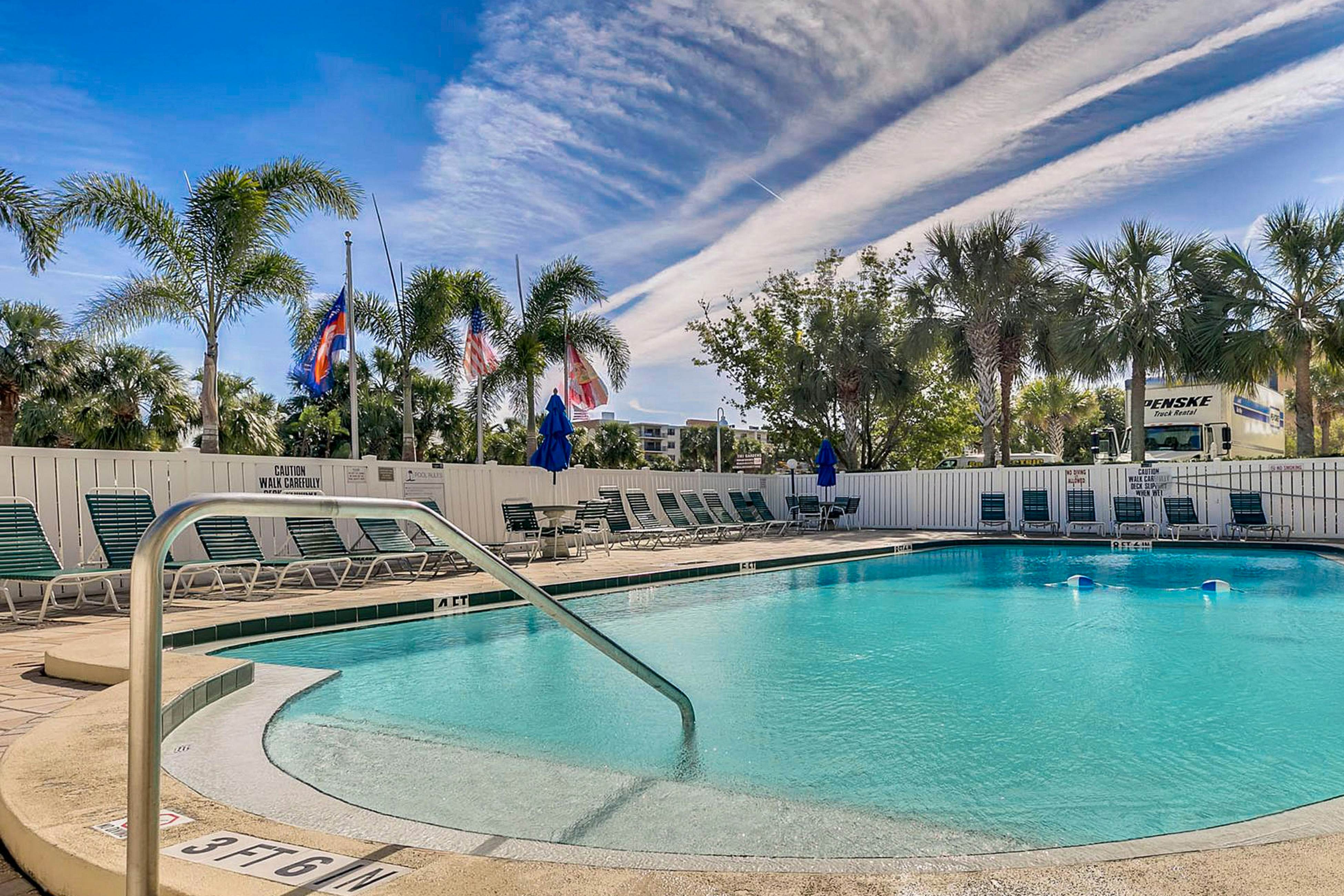 Family-Friendly Condo w/Balcony, Shared Grills, Outdoor Pool, Fast WiFi, & Views