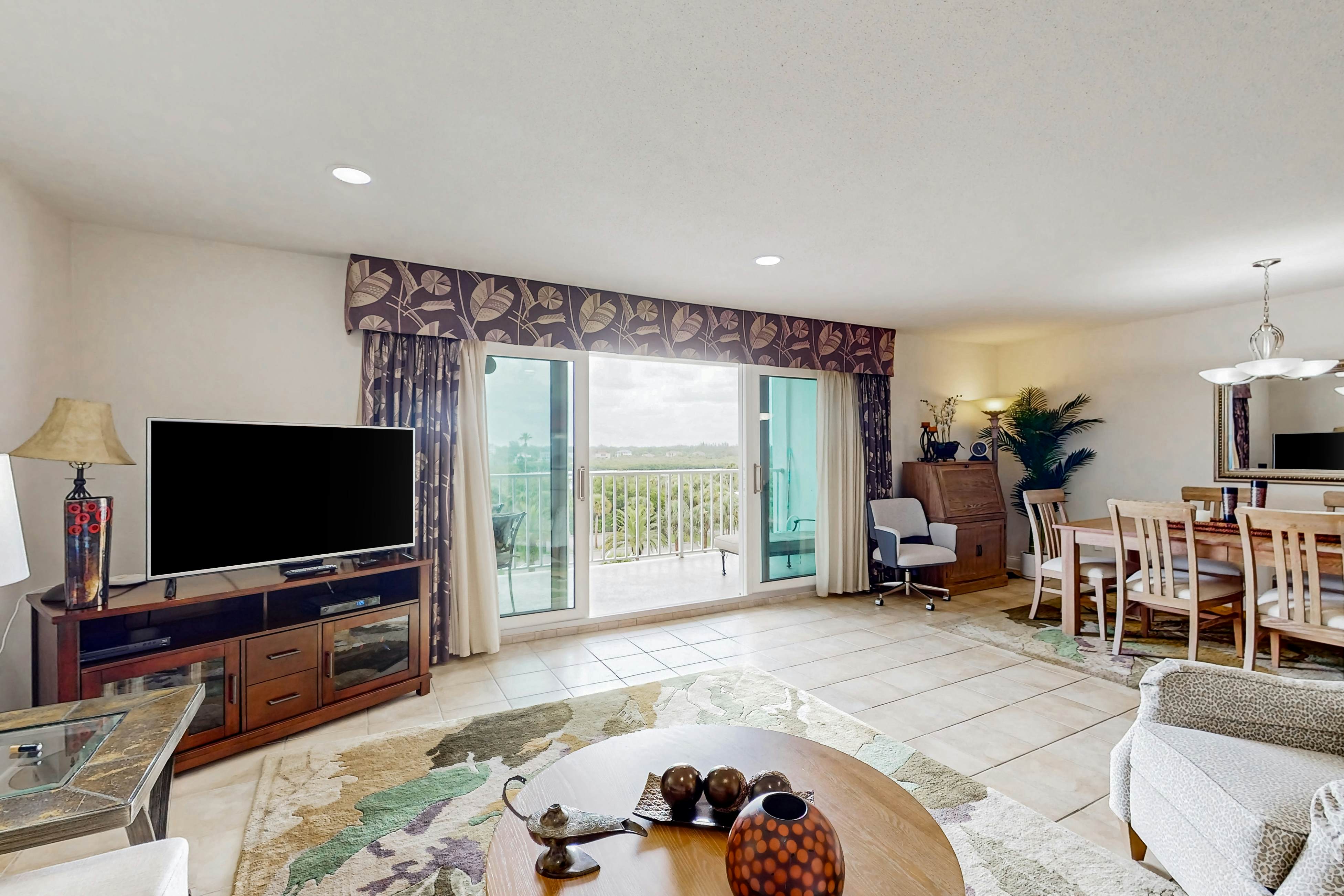 Family-Friendly Condo w/Balcony, Shared Grills, Outdoor Pool, Fast WiFi, & Views