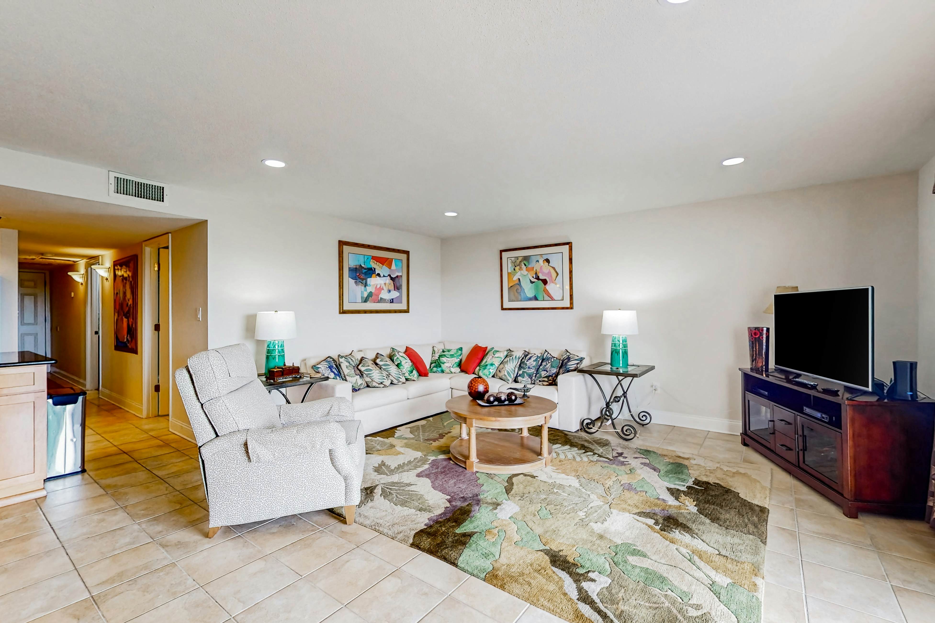 Family-Friendly Condo w/Balcony, Shared Grills, Outdoor Pool, Fast WiFi, & Views