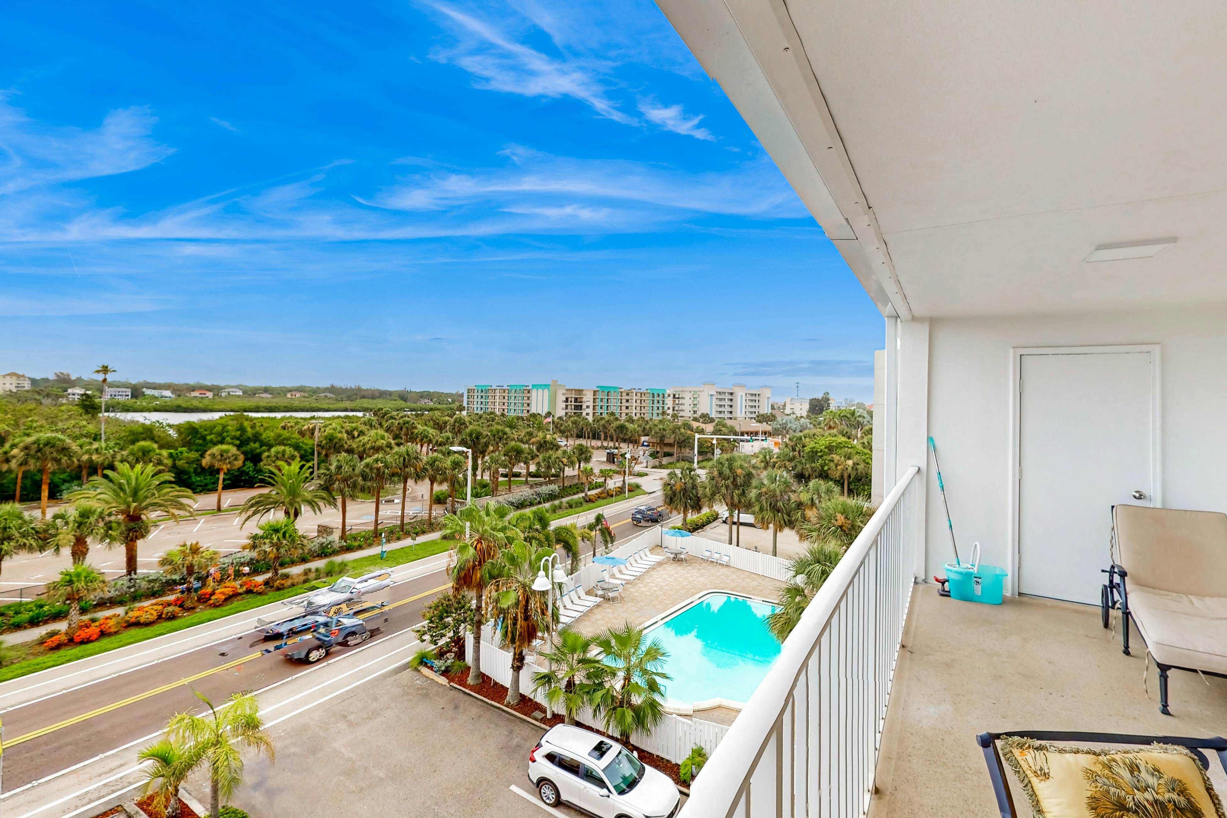 Family-Friendly Condo w/Balcony, Shared Grills, Outdoor Pool, Fast WiFi, & Views