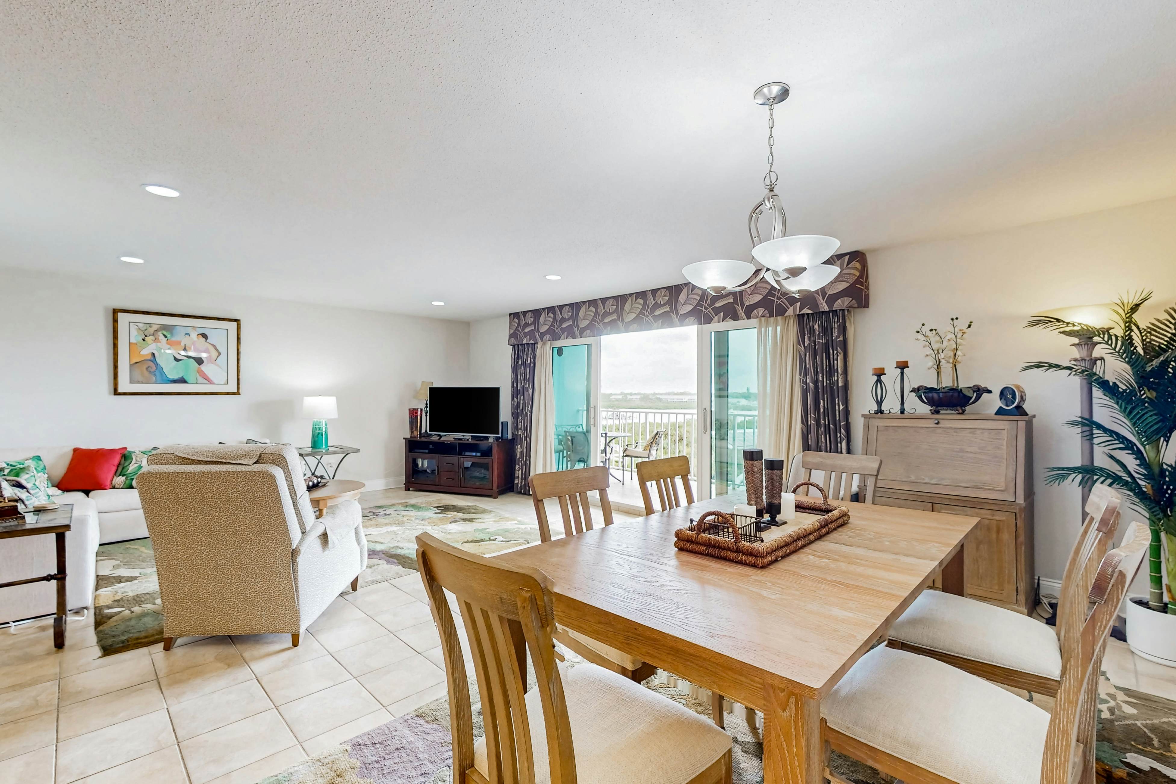 Family-Friendly Condo w/Balcony, Shared Grills, Outdoor Pool, Fast WiFi, & Views