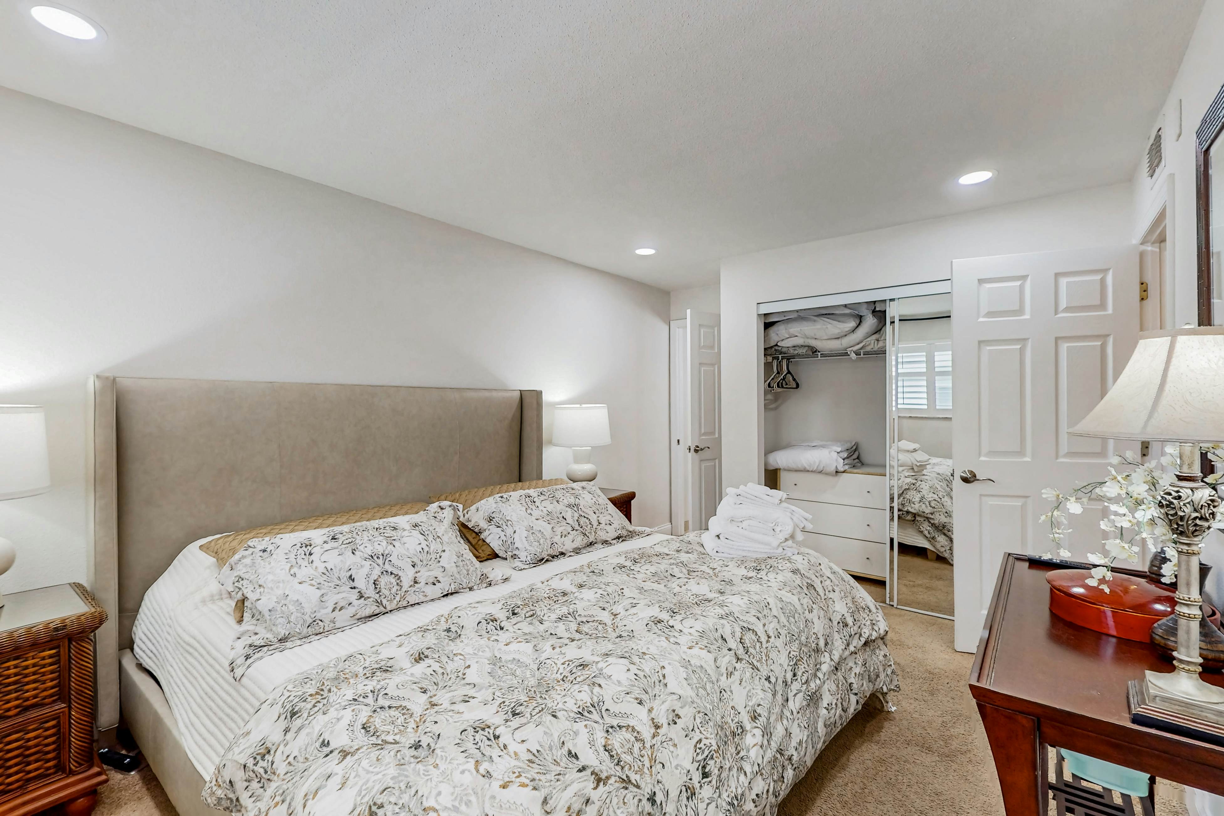 Family-Friendly Condo w/Balcony, Shared Grills, Outdoor Pool, Fast WiFi, & Views