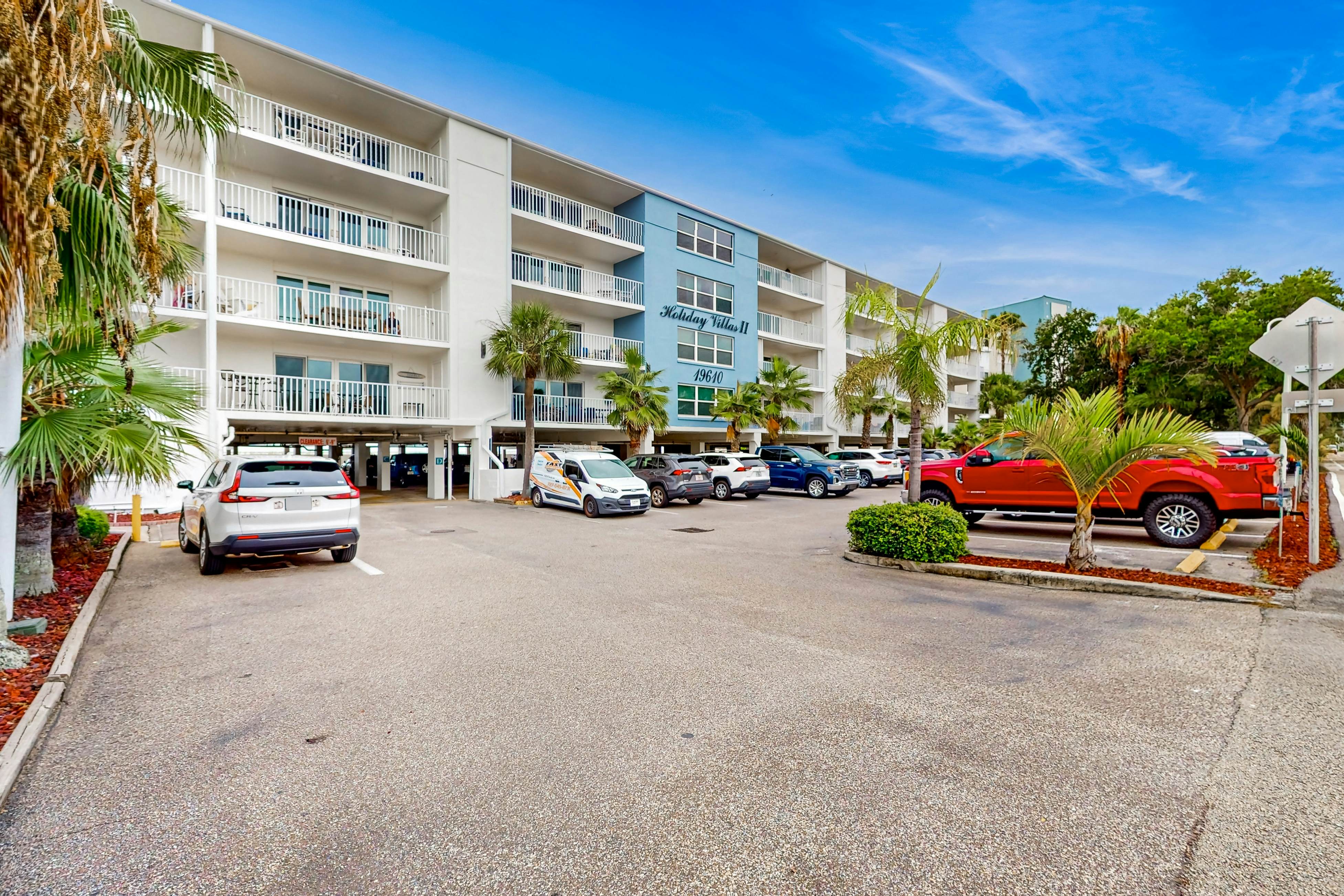 Family-Friendly Condo w/Balcony, Shared Grills, Outdoor Pool, Fast WiFi, & Views