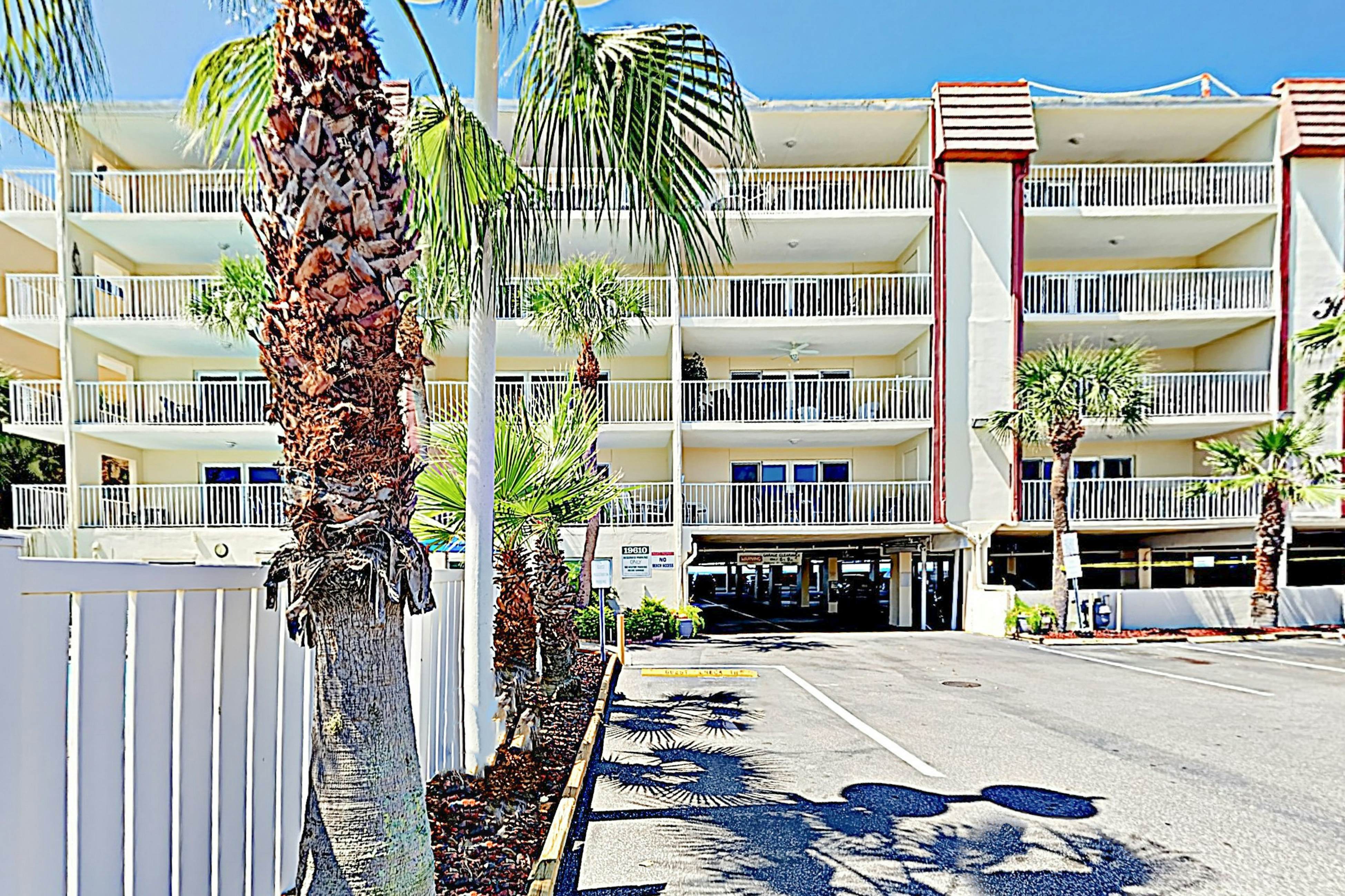 Family-Friendly Condo w/Balcony, Shared Grills, Outdoor Pool, Fast WiFi, & Views