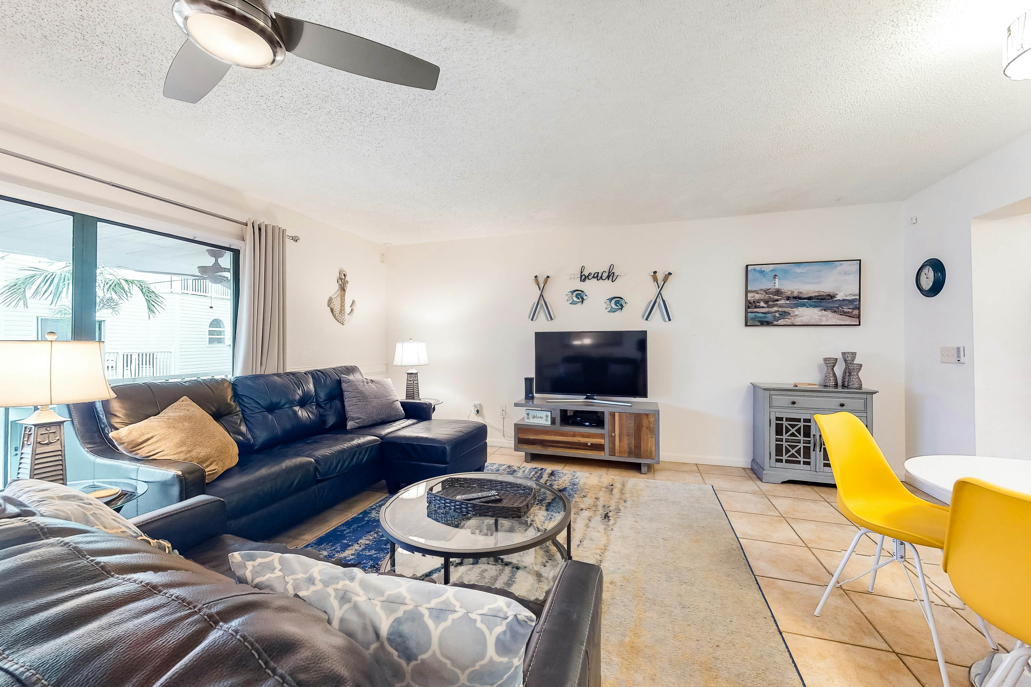 Quiet condo across from beach with Intracoastal-view pool, grill & fishing dock
