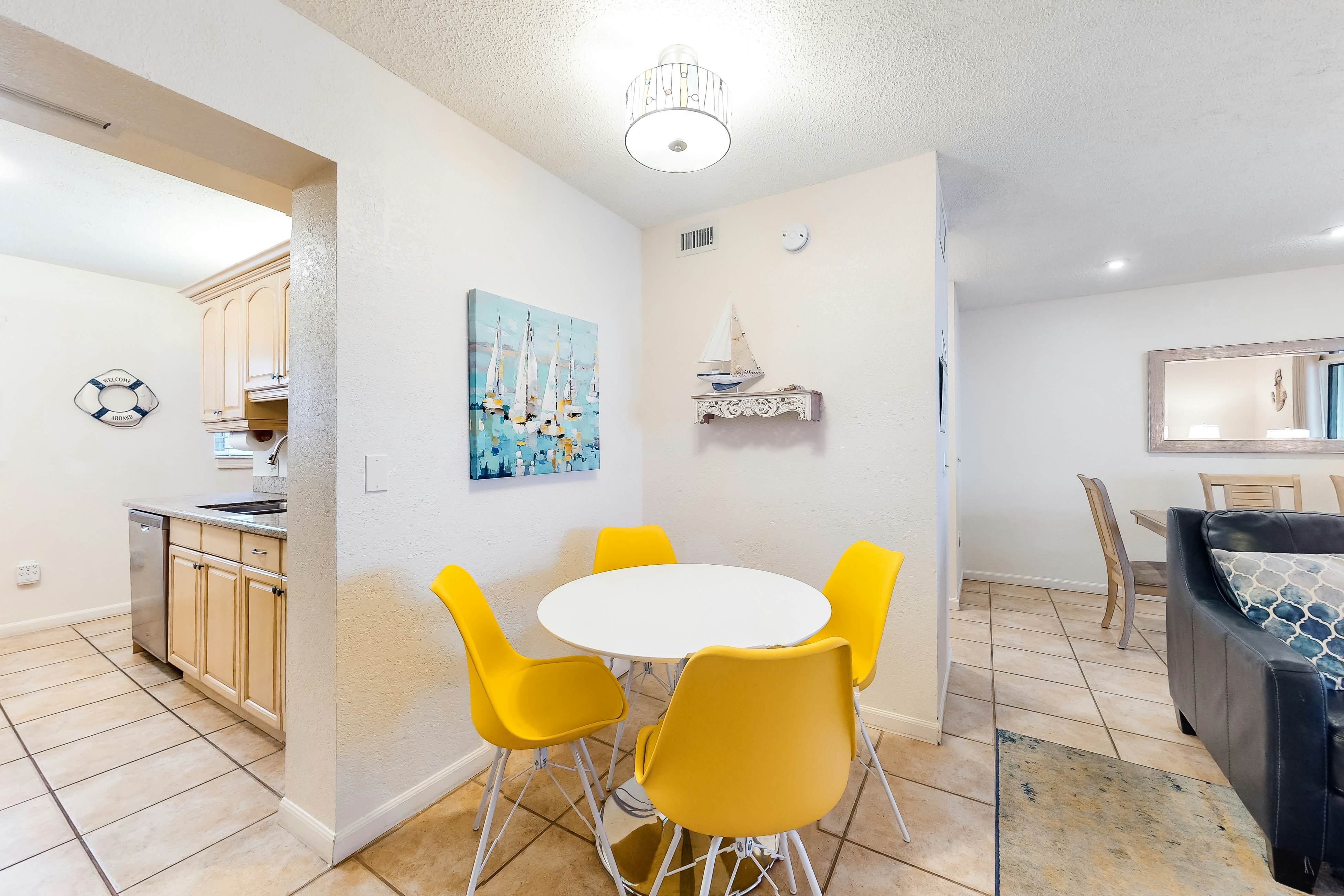 Quiet condo across from beach with Intracoastal-view pool, grill & fishing dock