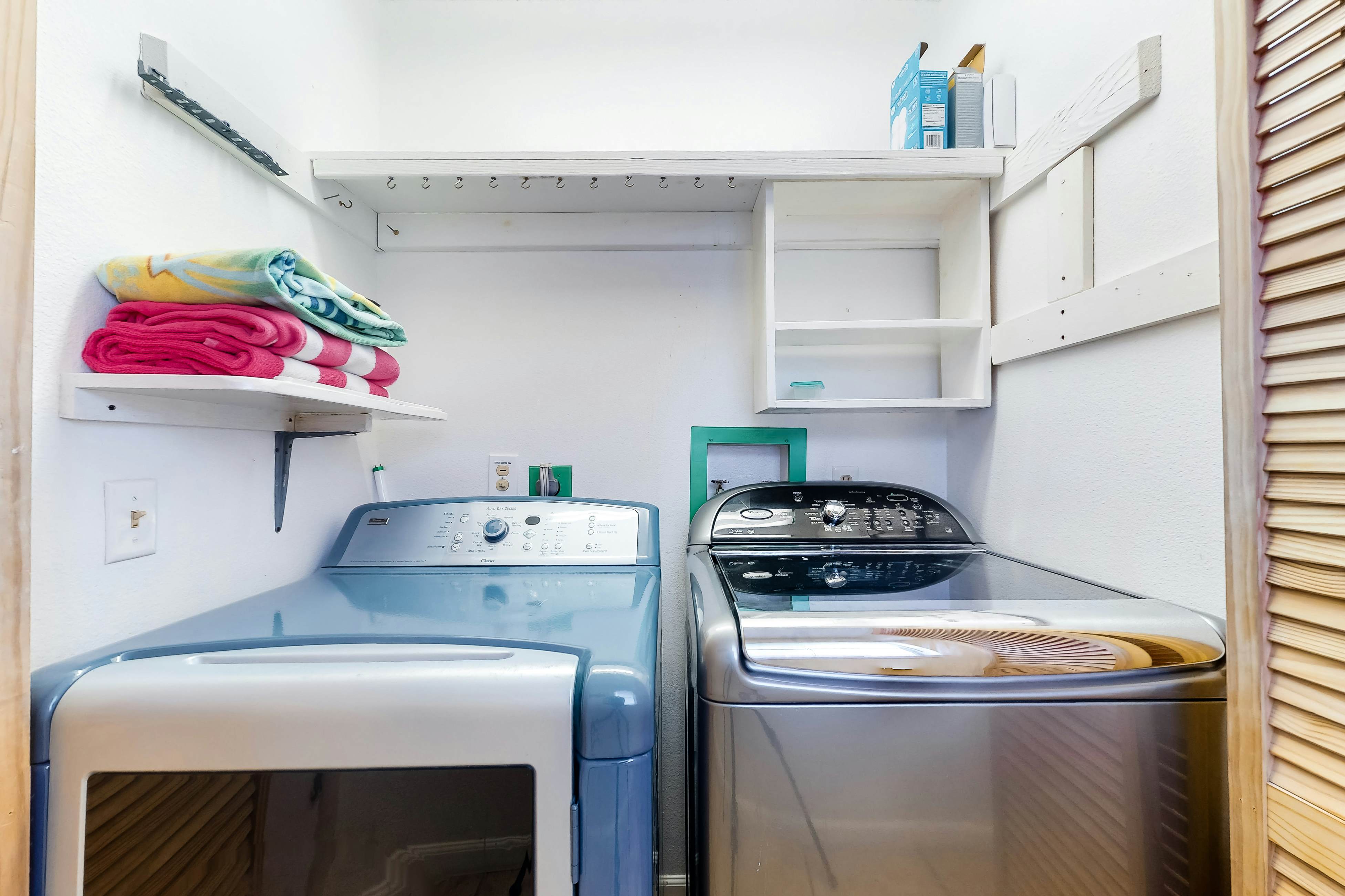 Quiet condo across from beach with Intracoastal-view pool, grill & fishing dock