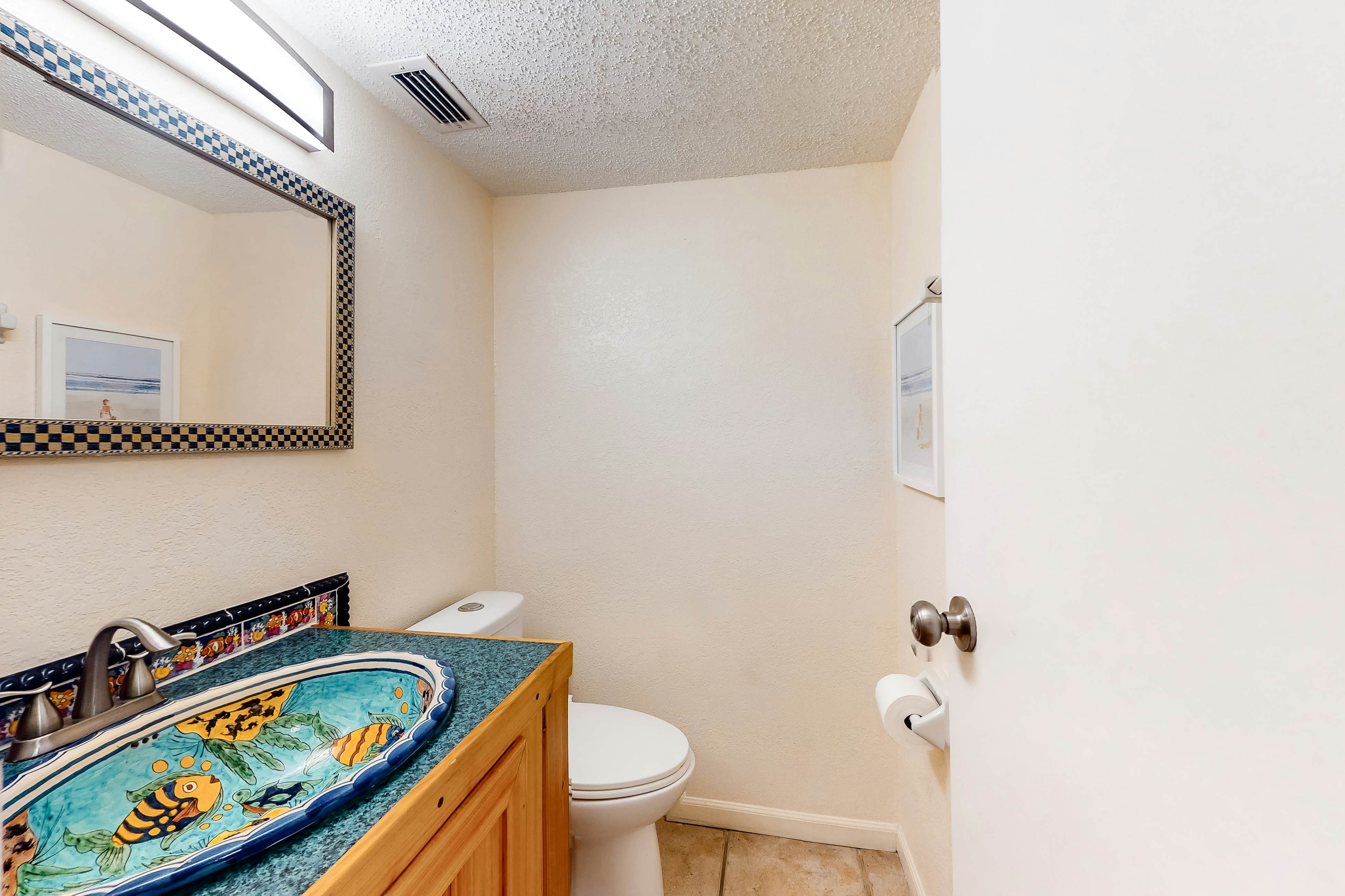 Quiet condo across from beach with Intracoastal-view pool, grill & fishing dock