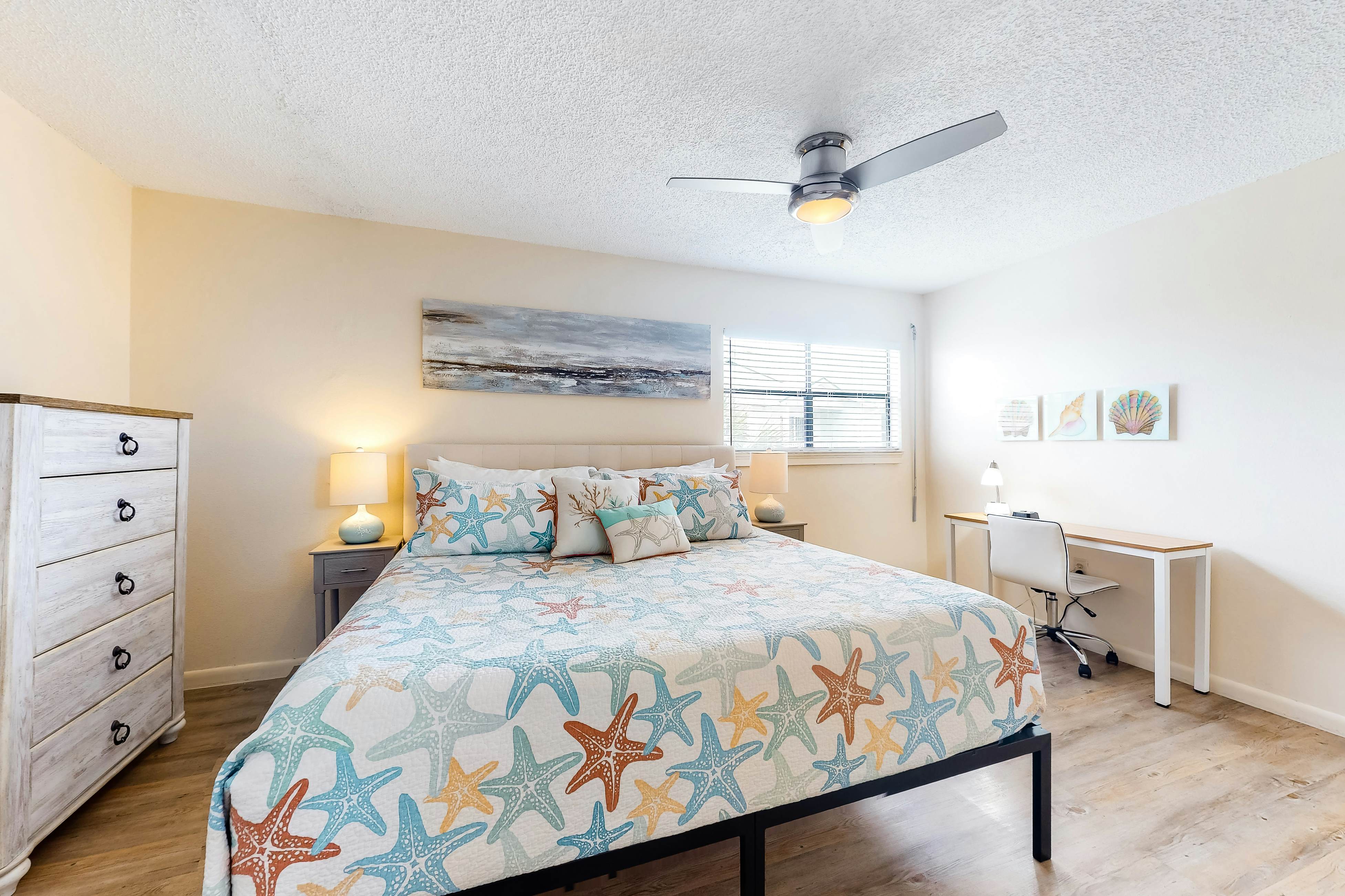 Quiet condo across from beach with Intracoastal-view pool, grill & fishing dock