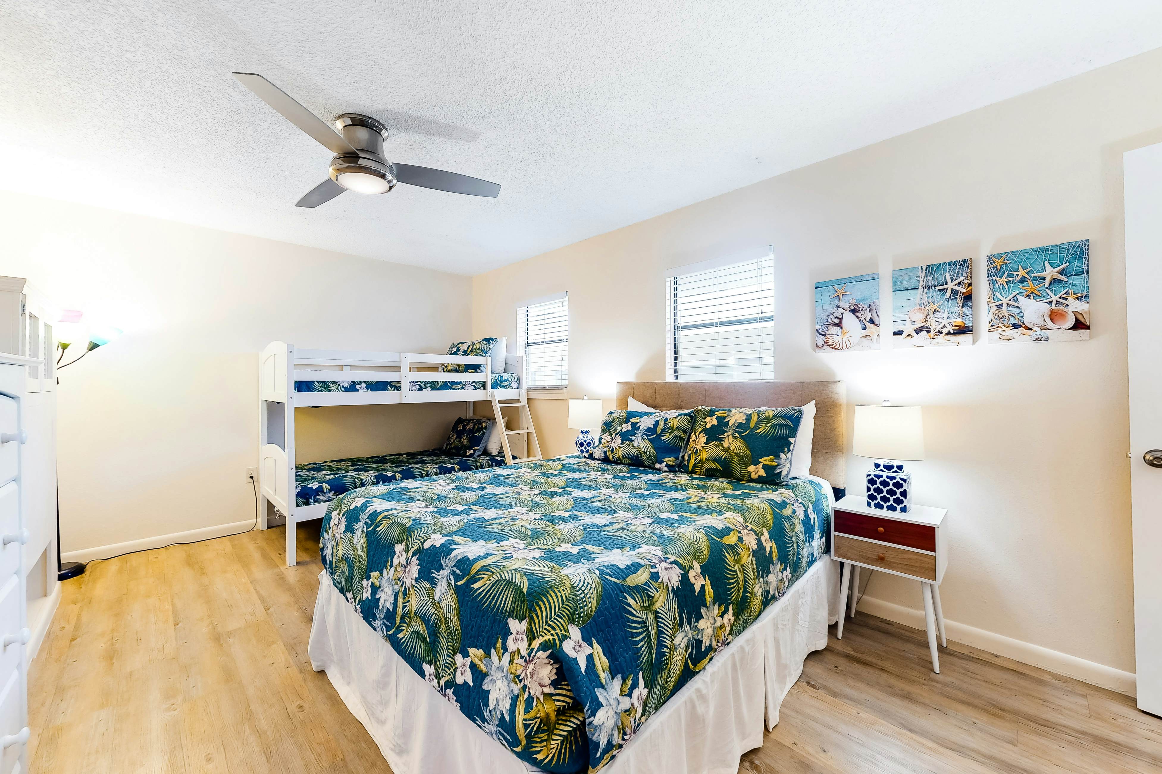 Quiet condo across from beach with Intracoastal-view pool, grill & fishing dock