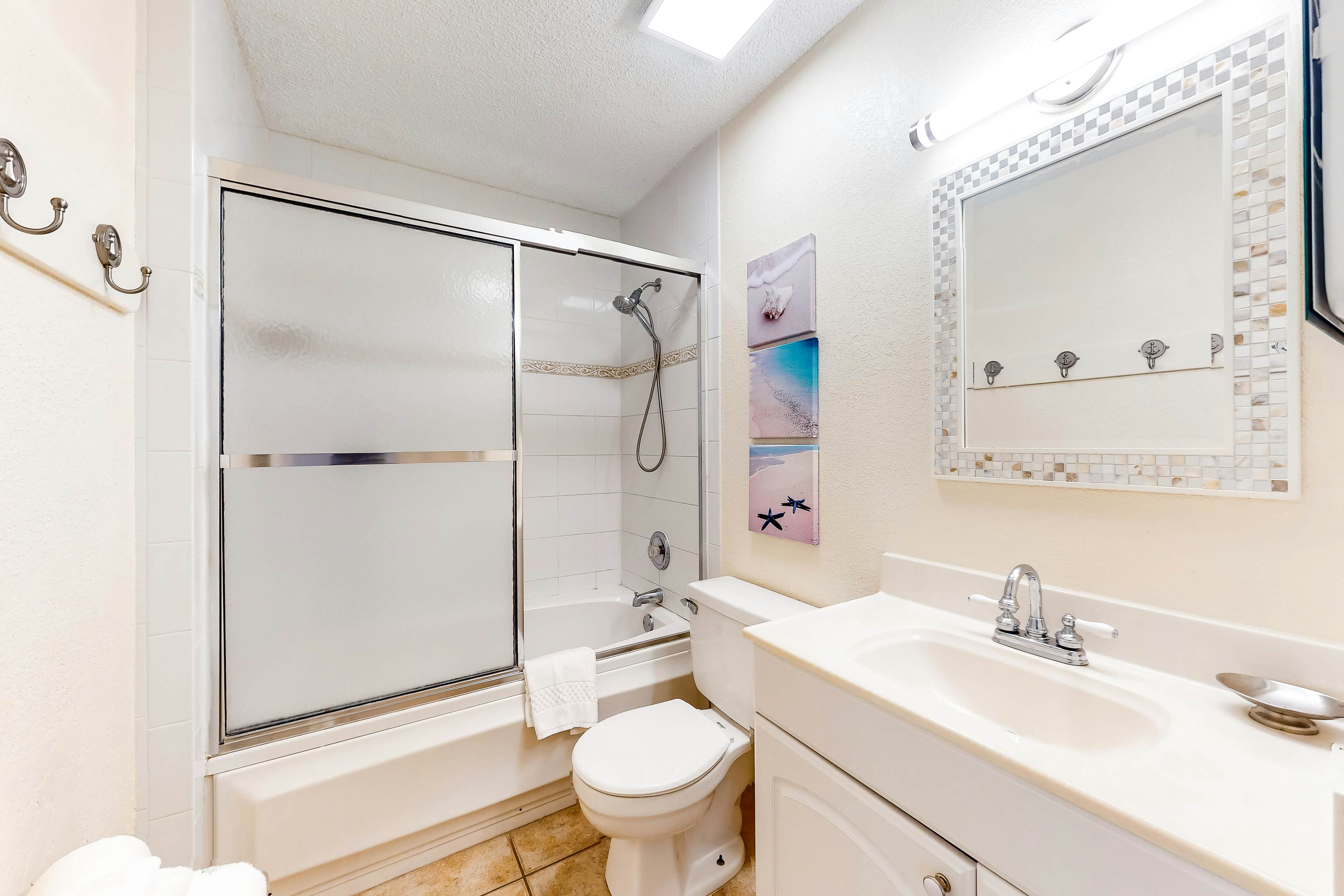 Quiet condo across from beach with Intracoastal-view pool, grill & fishing dock