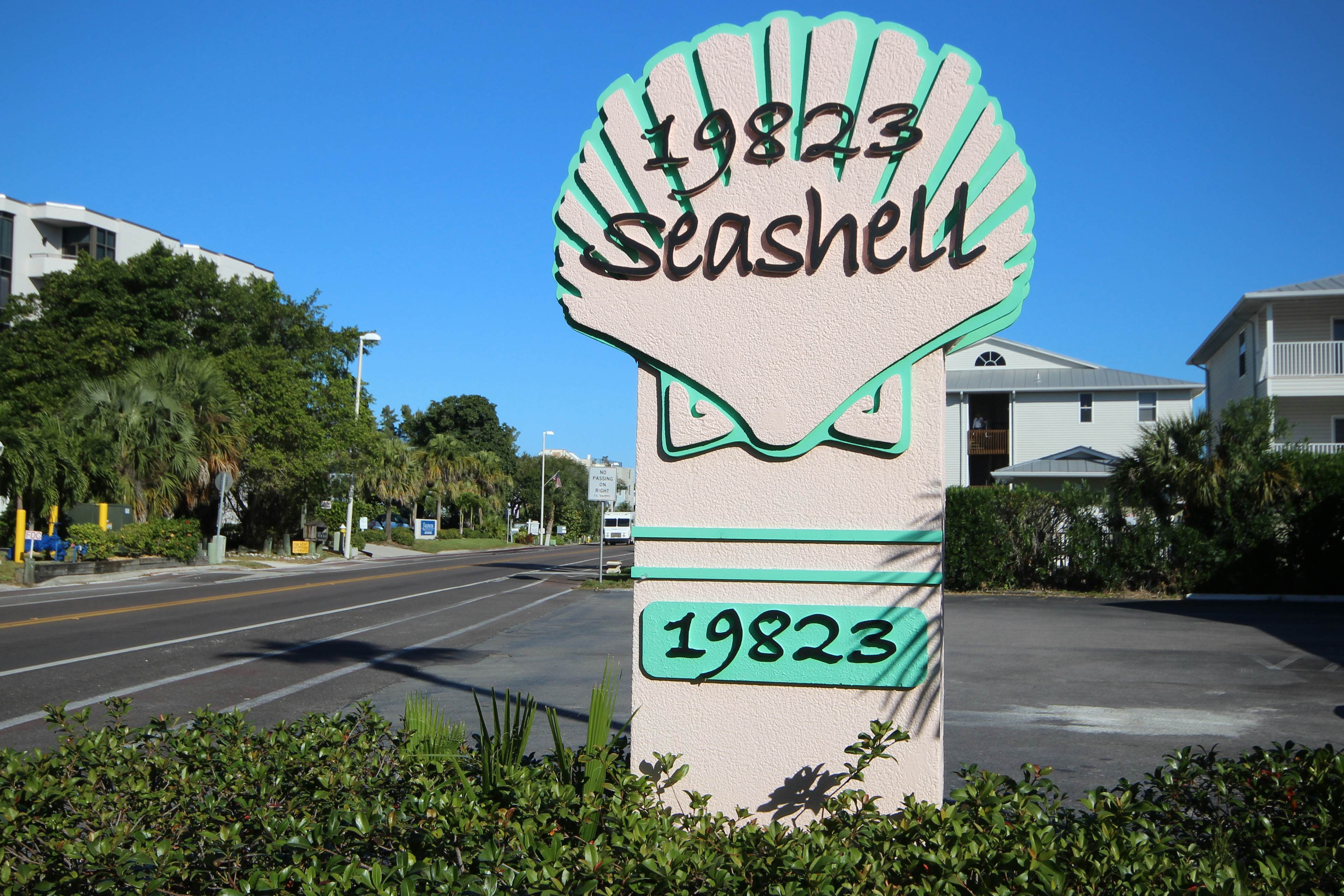 Quiet condo across from beach with Intracoastal-view pool, grill & fishing dock