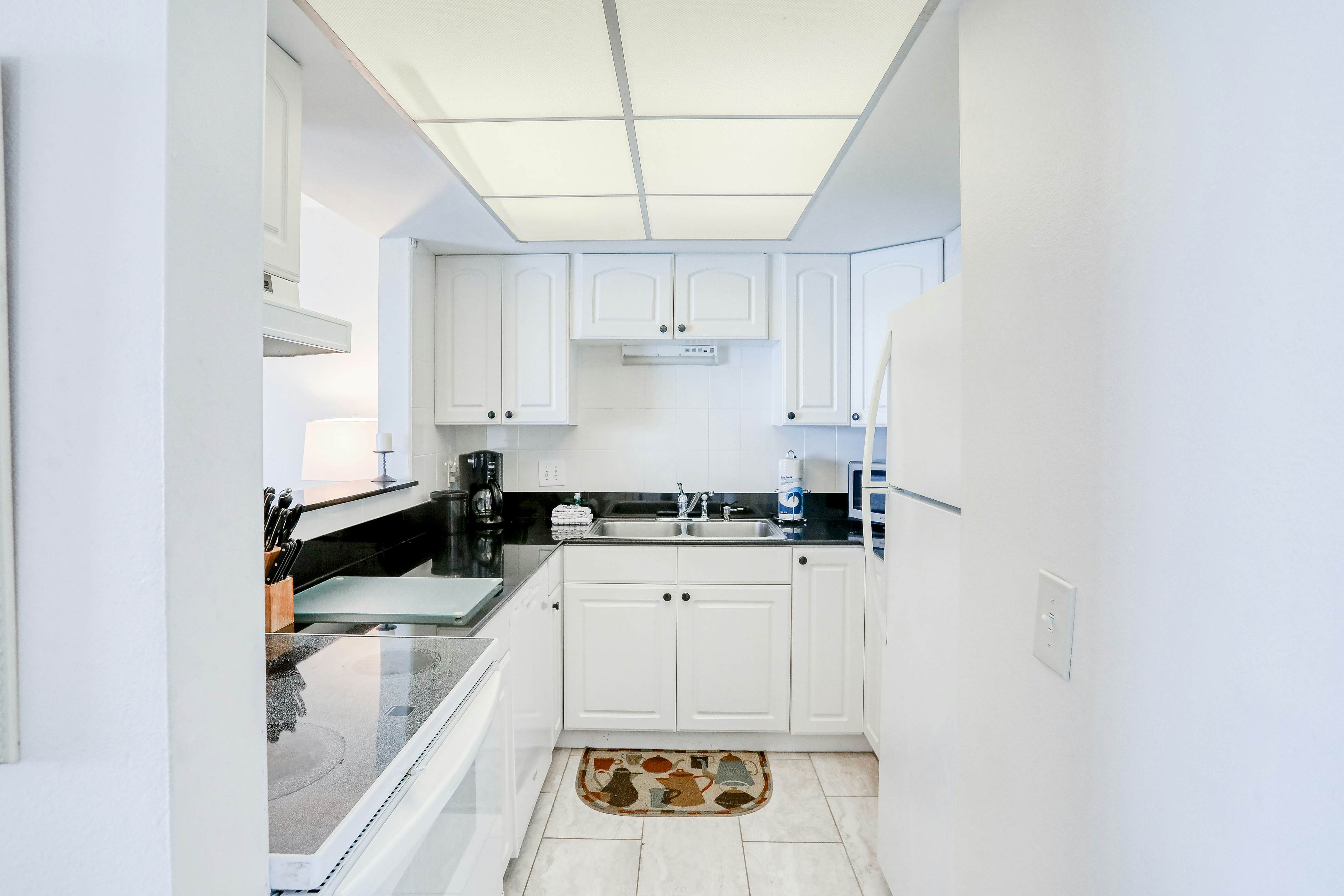 Delightful waterfront condo with sweeping views, beach access, balcony & pool