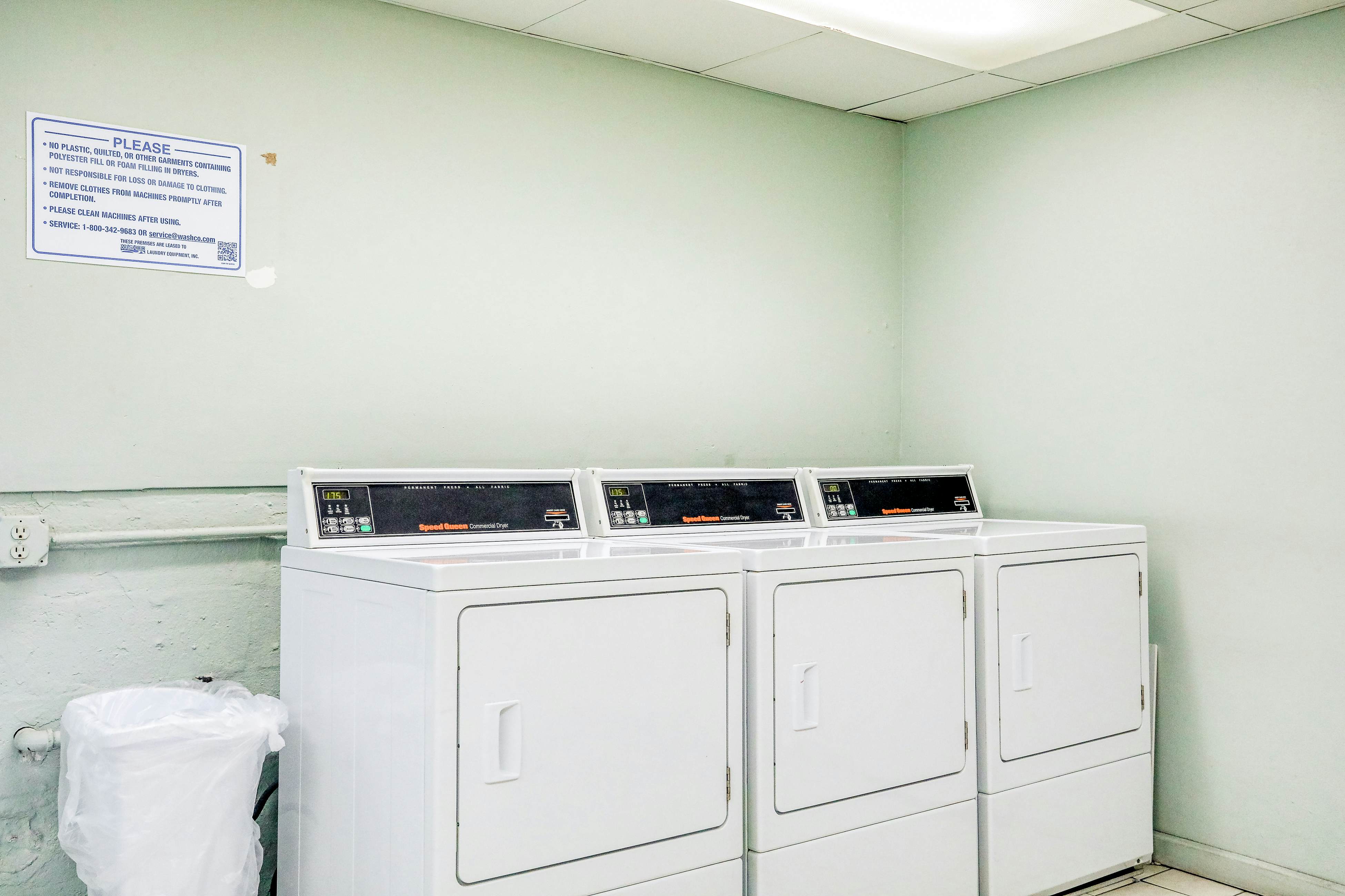 Delightful waterfront condo with sweeping views, beach access, balcony & pool