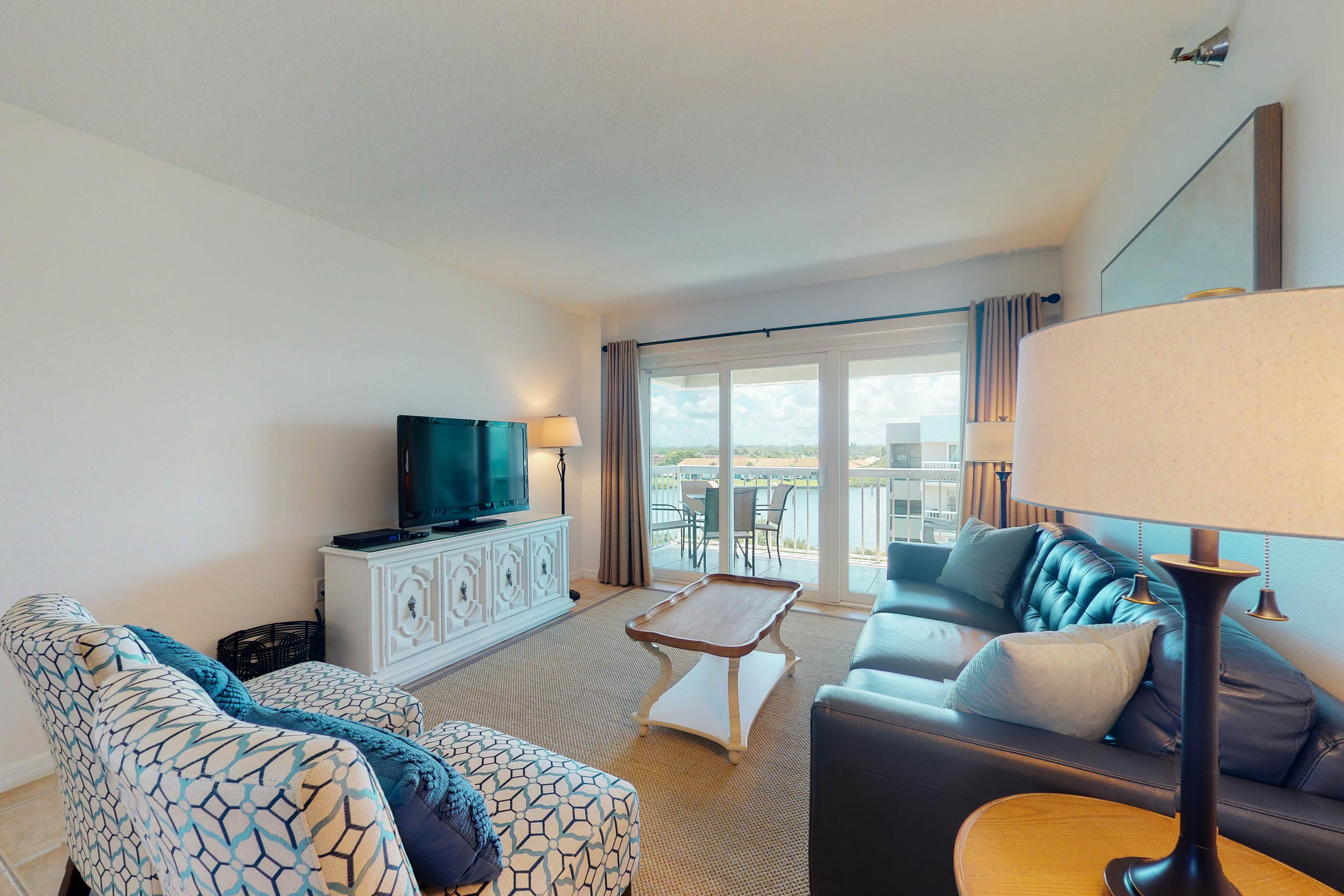 Beach condo with amazing views, heated pool, hot tub, central AC & W/D