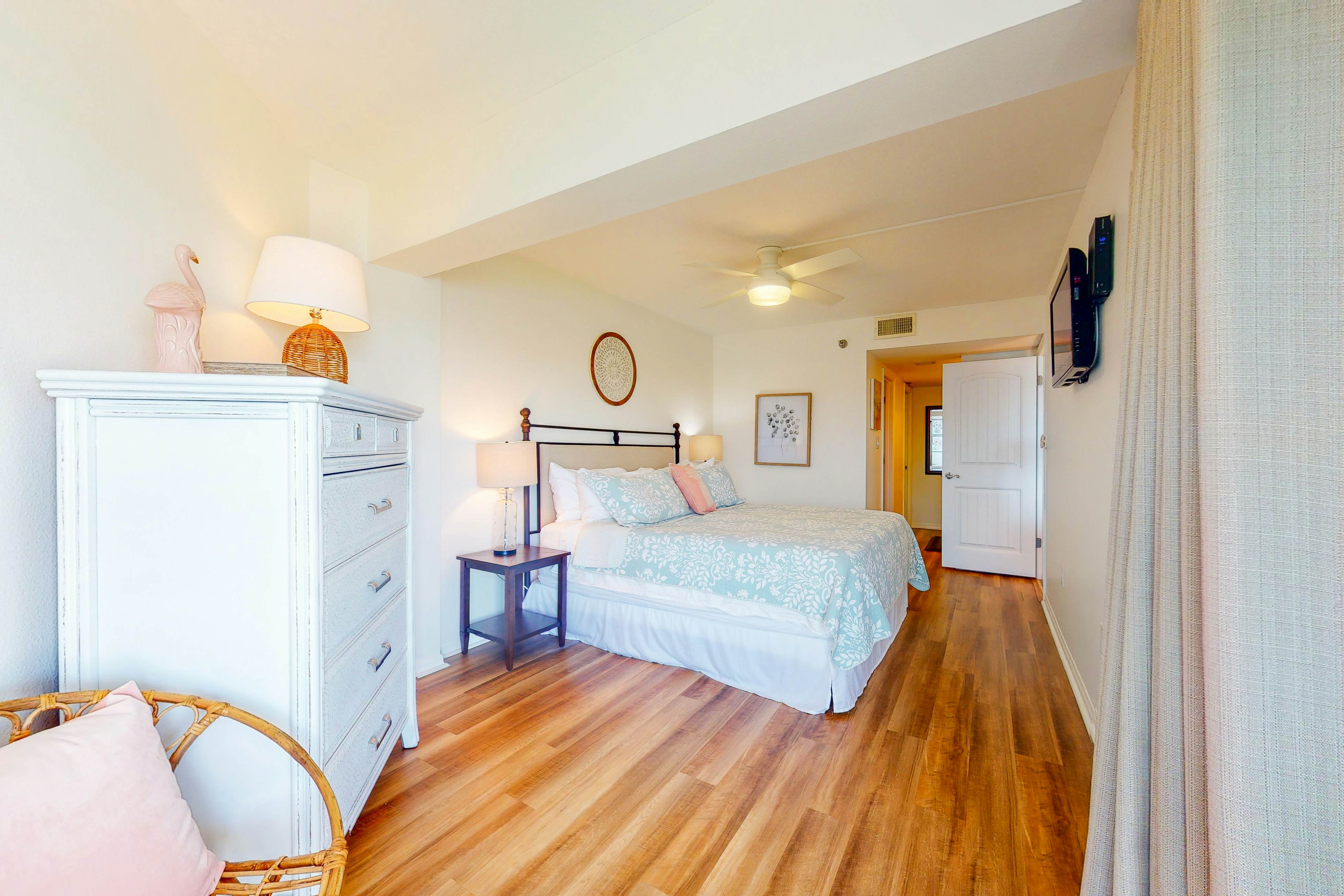 Beach condo with amazing views, heated pool, hot tub, central AC & W/D