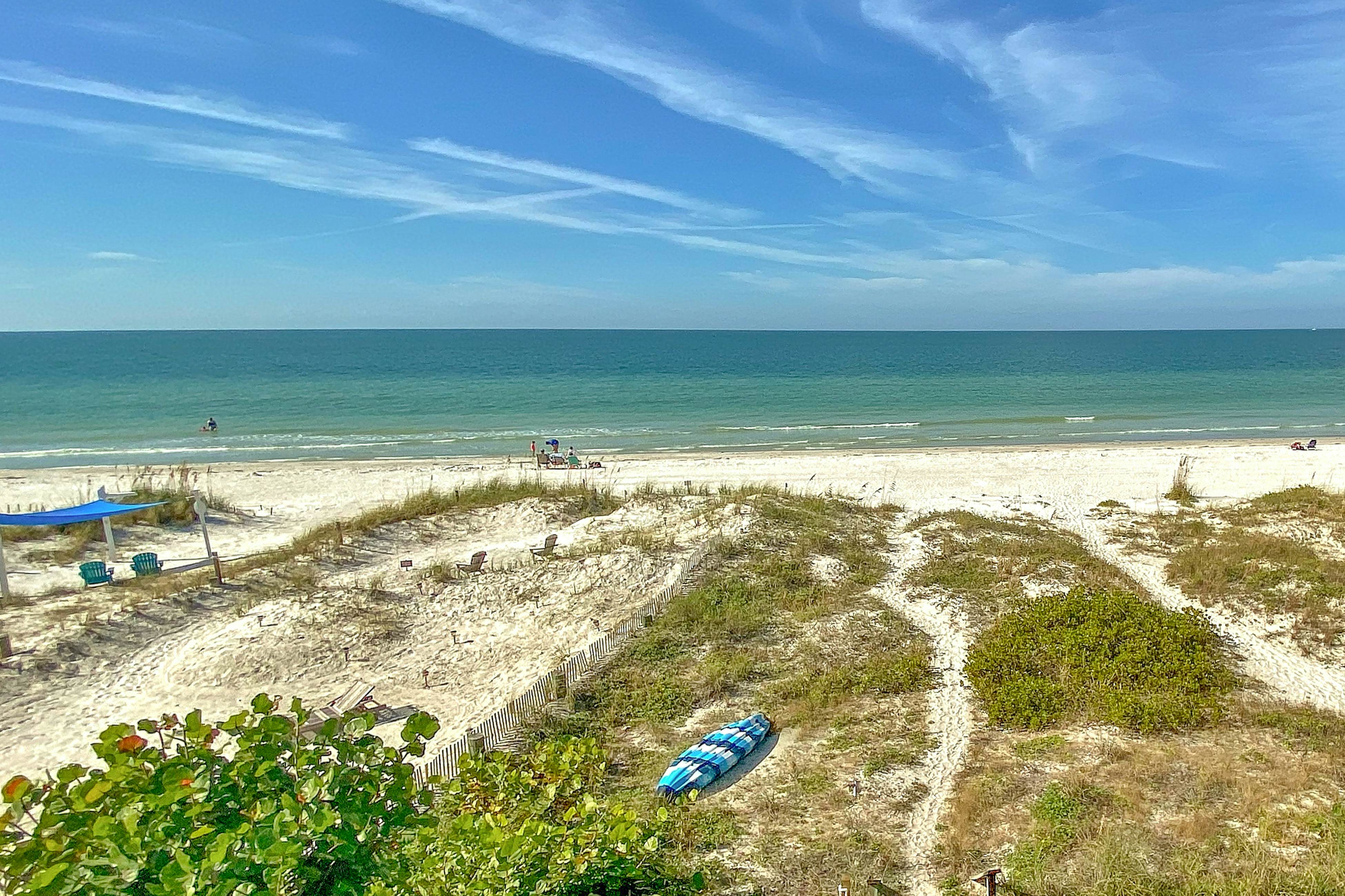 Beach condo with amazing views, heated pool, hot tub, central AC & W/D