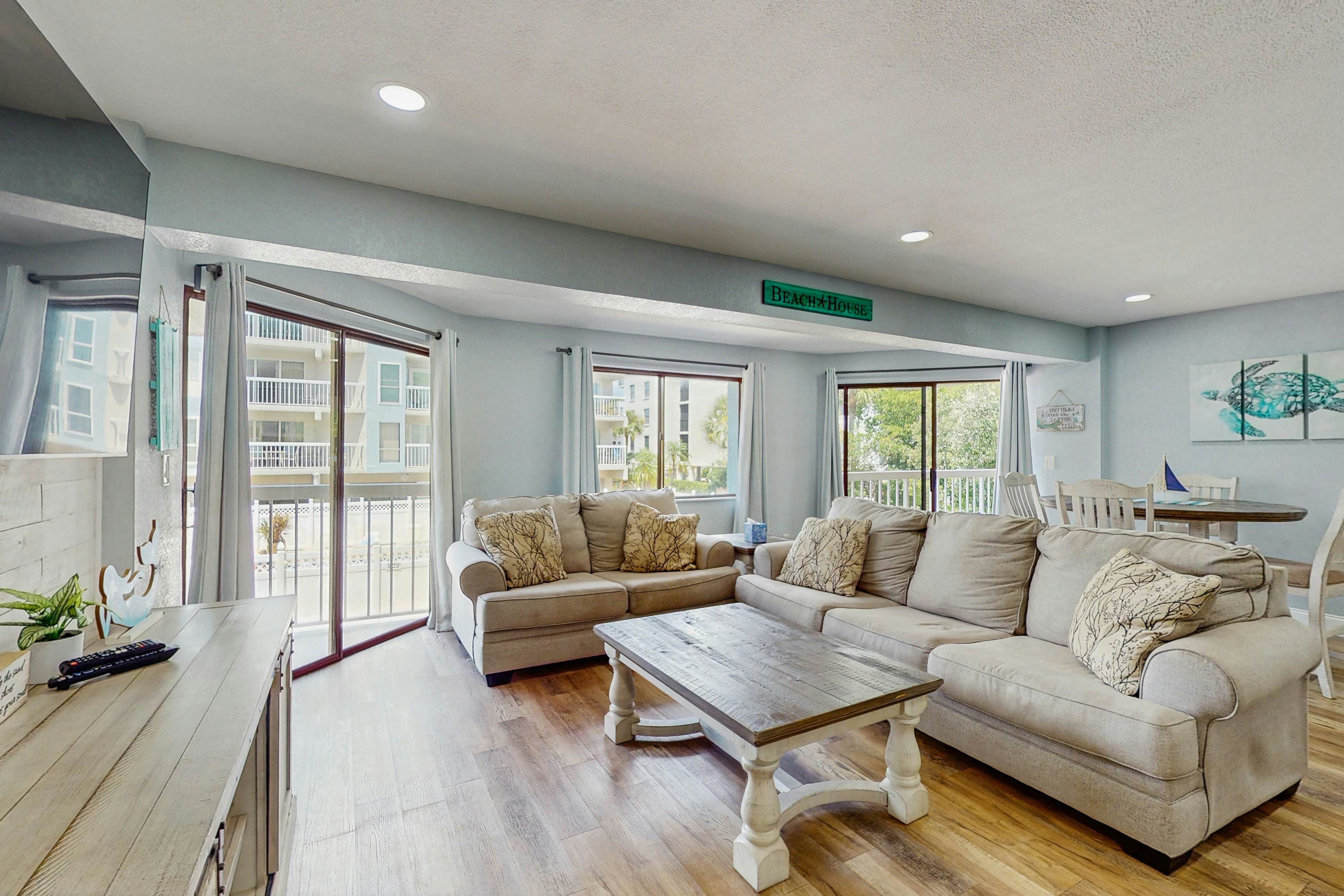 Gulf-side condo with heated pool, hot tub, central AC & W/D - snowbird-friendly