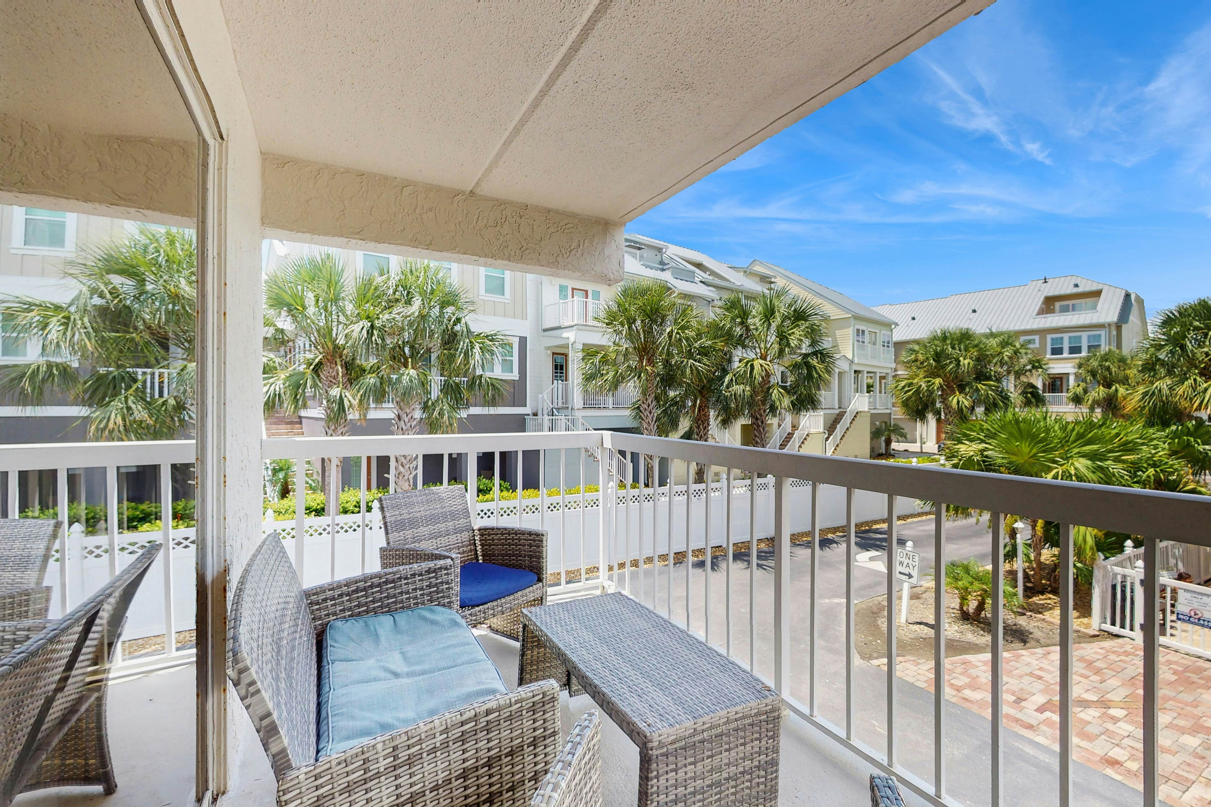 Gulf-side condo with heated pool, hot tub, central AC & W/D - snowbird-friendly