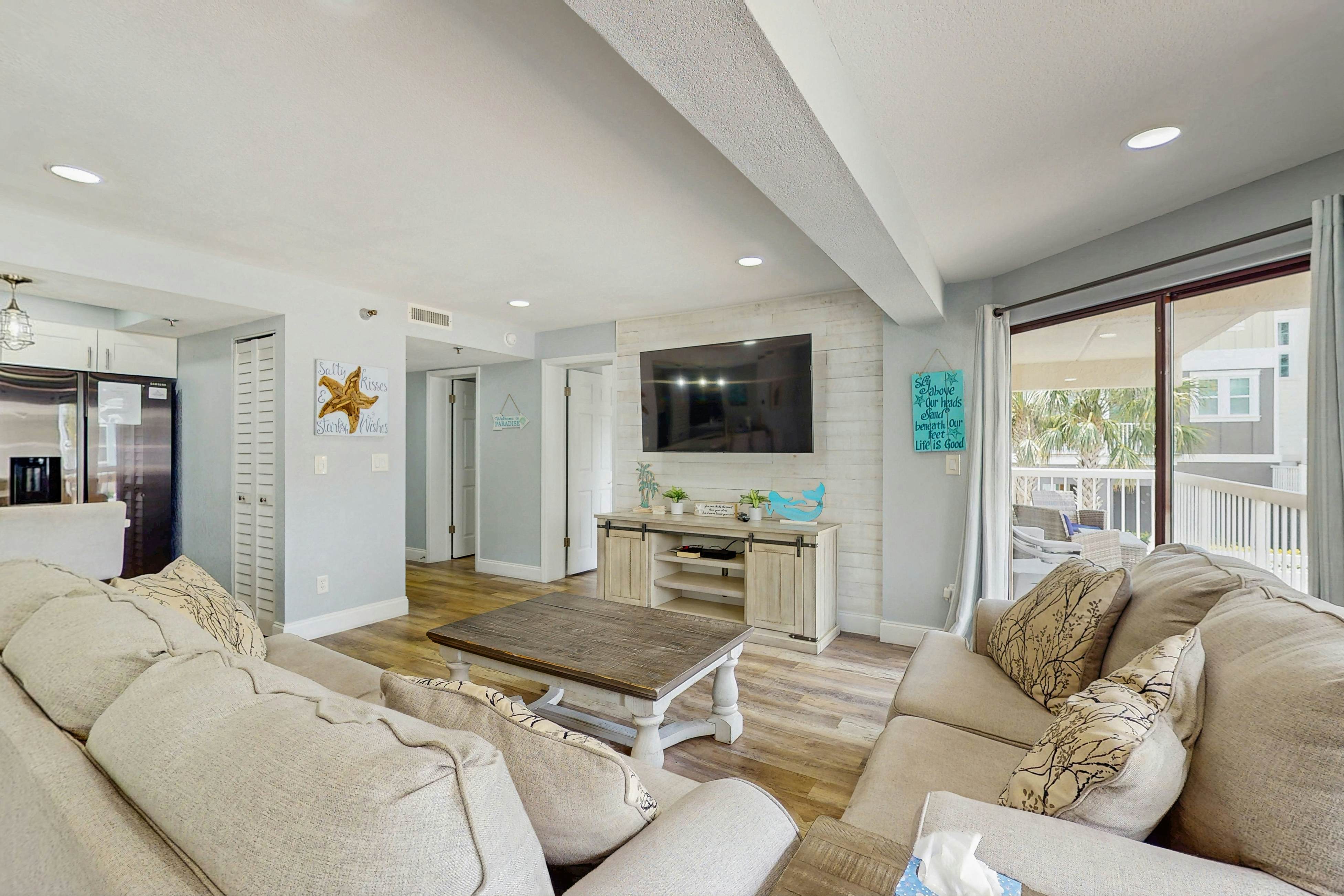 Gulf-side condo with heated pool, hot tub, central AC & W/D - snowbird-friendly